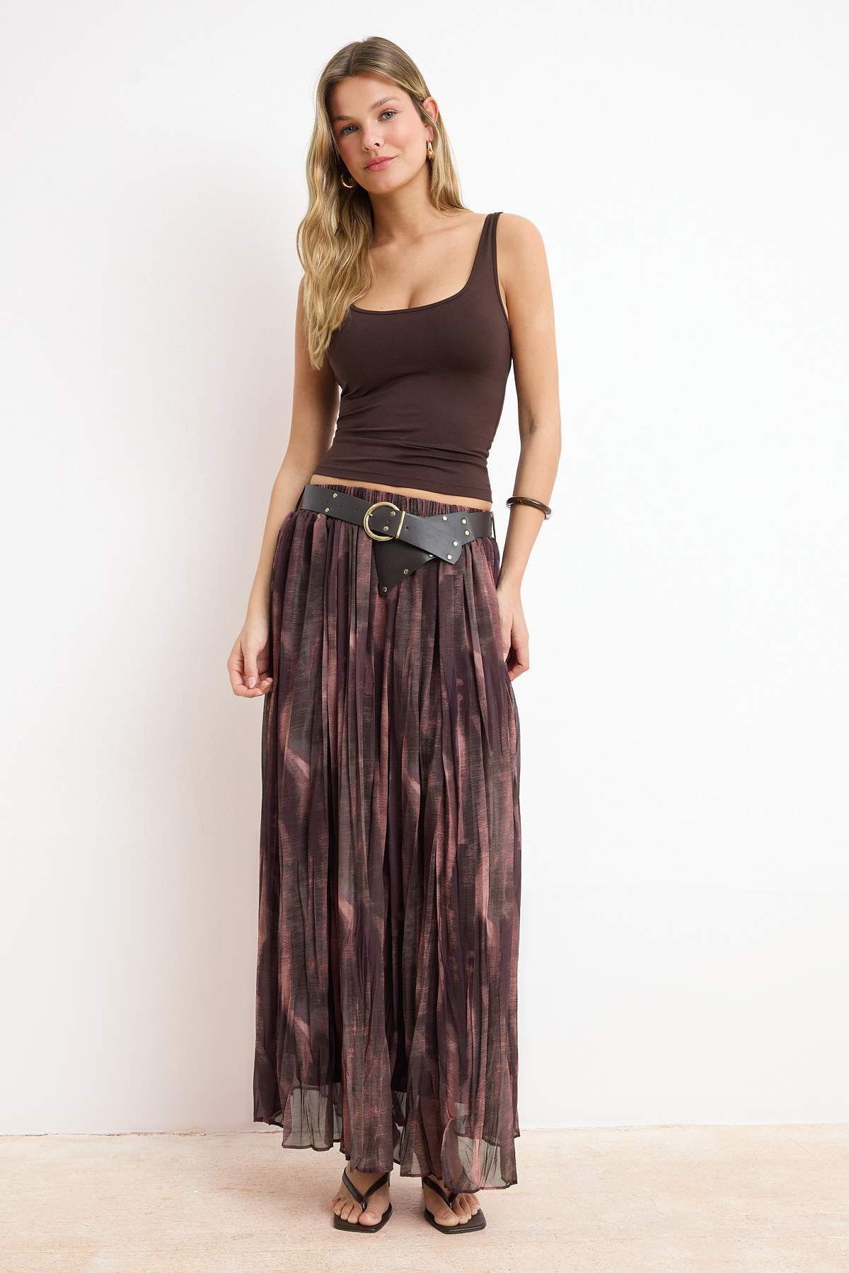 Trendyolmilla  Kahverengi Kemerli Şifon Kırışık Dokuma Uzun Etek TWOAW26ET00171