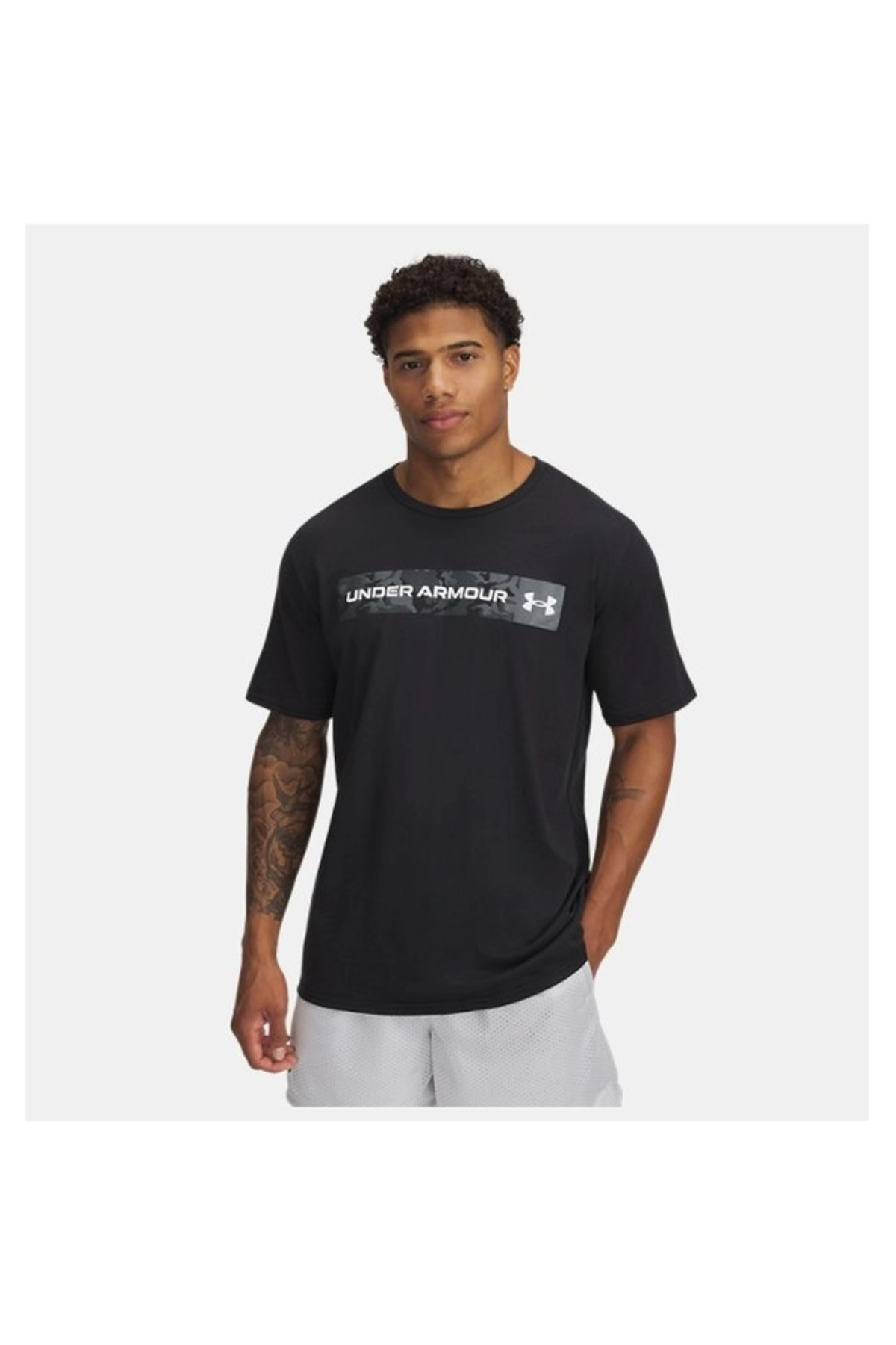 آندر آرمور تیشرت آستین کوتاه مردانه UA Camo طرح راه راه سینه کد 1376830-002