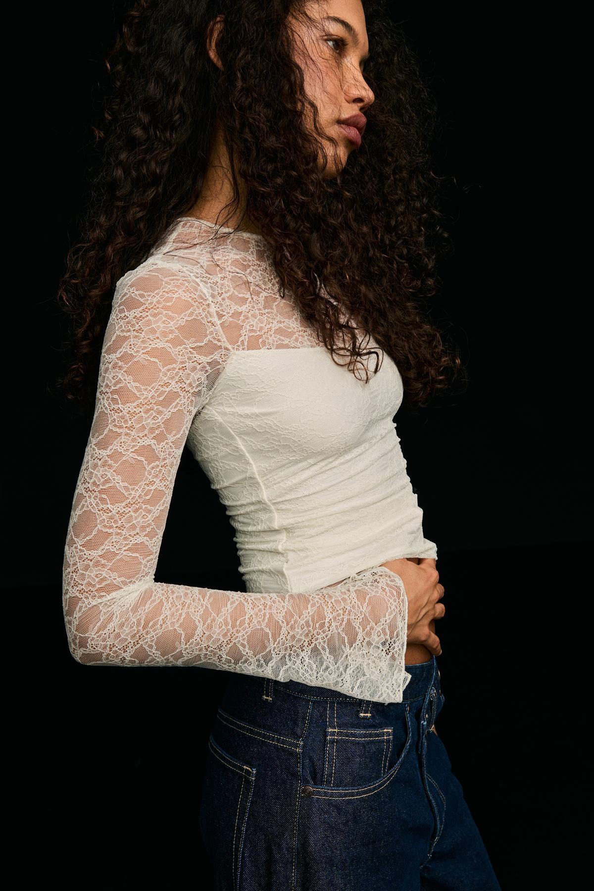 Bershka  Uzun kollu dantelli tişört - Görsel 4