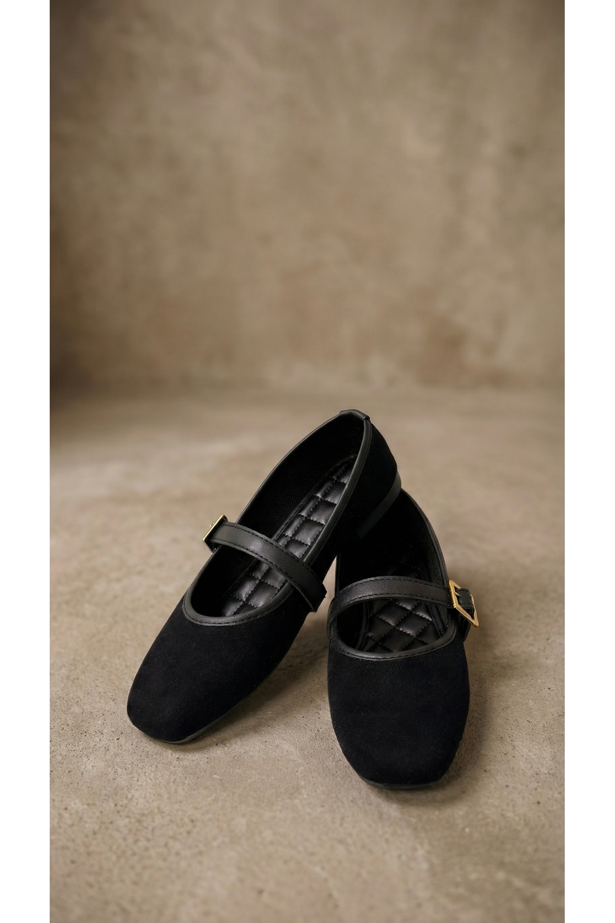 حذاء ماري جين نسائي من الجلد السويدي الأسود بإبزيم...