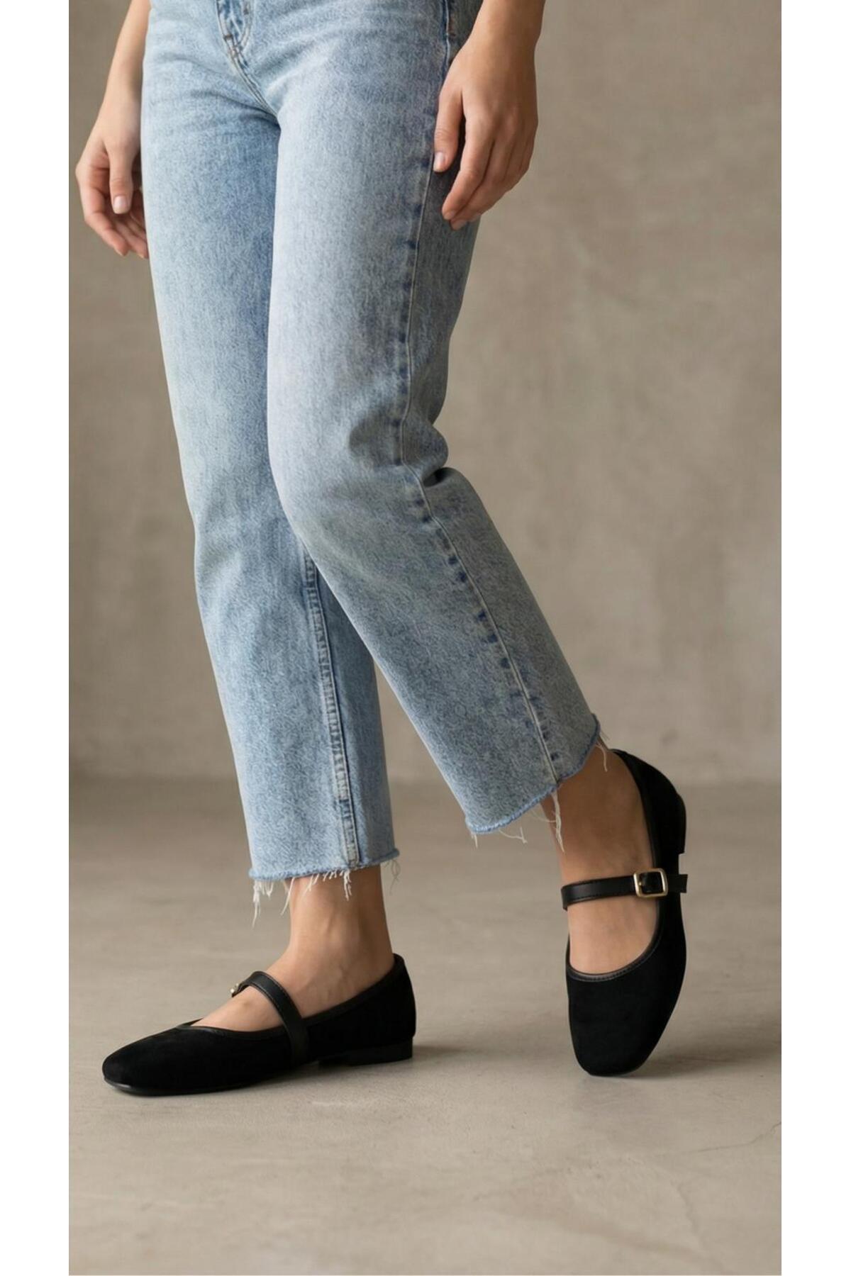 حذاء ماري جين نسائي من الجلد السويدي الأسود بإبزيم...