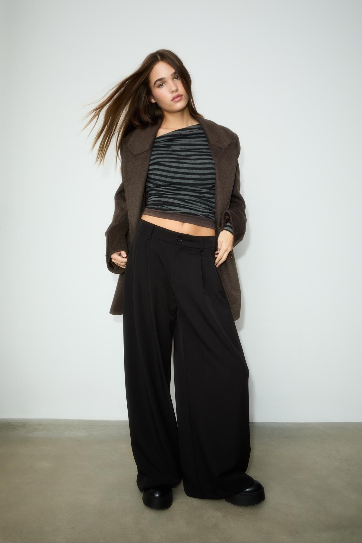 Stradivarius  Geniş paça pensli klasik pantolon