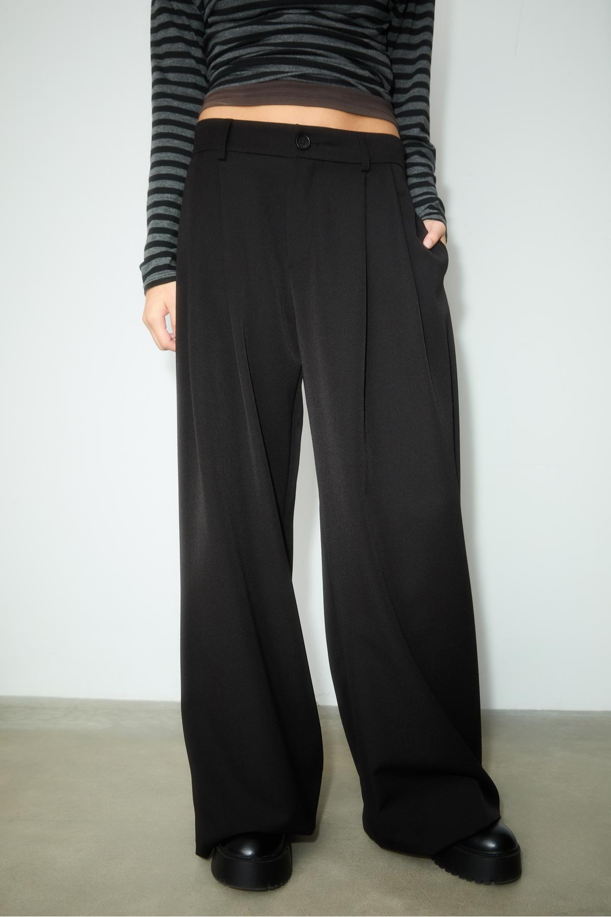 Stradivarius  Geniş paça pensli klasik pantolon - Görsel 3