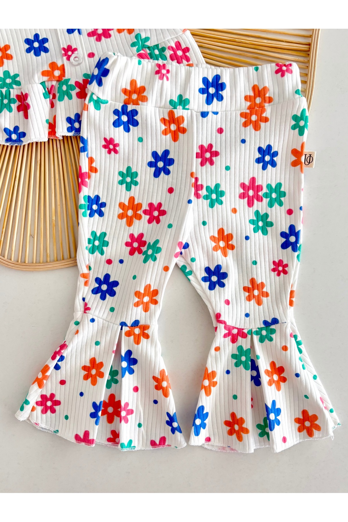 Jammybaby Renkli Papatyalar Askılı Body İspanyol Pantolon Kaşkorse %100 Pamuk Kız Bebek Yazlık Takım-BEYAZ fotoğrafı 2 (önizleme)