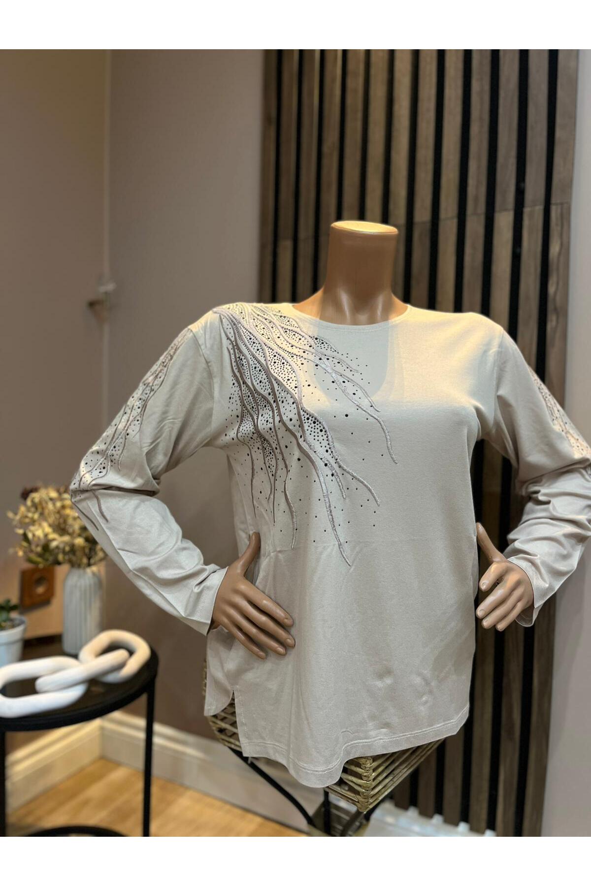 AKMAVİ  Kadın Orta Yaş Ve Üzeri Baget Taşlı Bej Anne Penye Bluz - Görsel 4