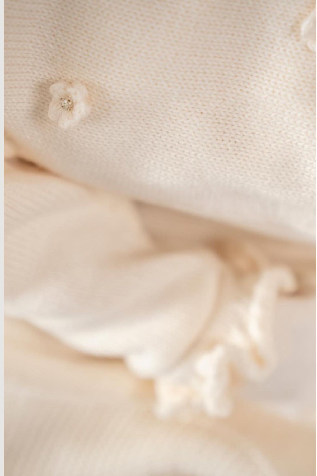 Naka Concept Krem Rengi Dantelli Papatya Desenli Organic Yenidoğan Kız Bebek Triko Hastane Çıkış Seti fotoğrafı 4 (önizleme)