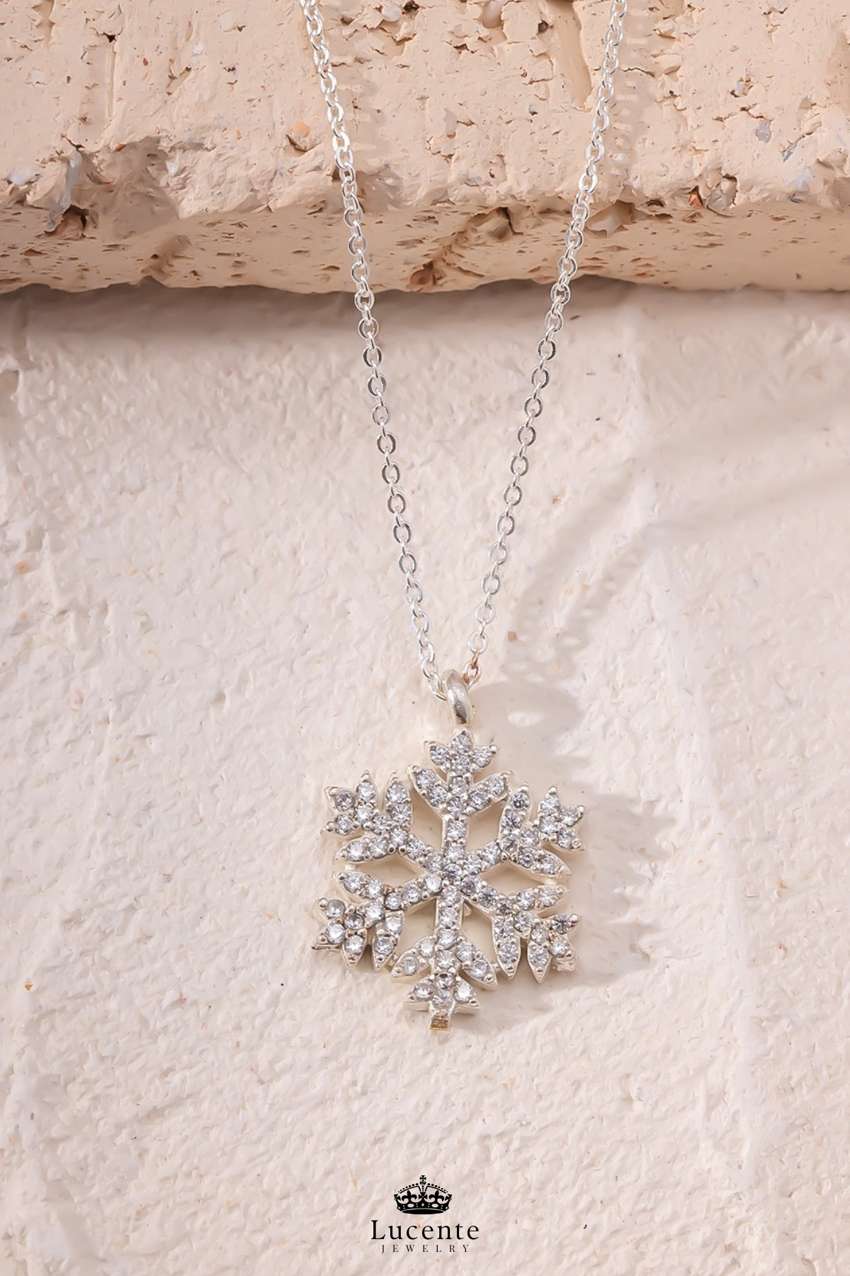 Lucente Jewellery 925 Ayar Kar Tanesi Hediyelik Özel Gün Hediyesi 45 Cm Zincirli Kararma Karşıtı Rodyum Güçlendirmeli Gümüş Yeni Başlangıçlar Saflık Güzellik ve Zarafetin Simgesi Beyaz Taşlı Kartanesi Şık Kadın Kolye görsel 3