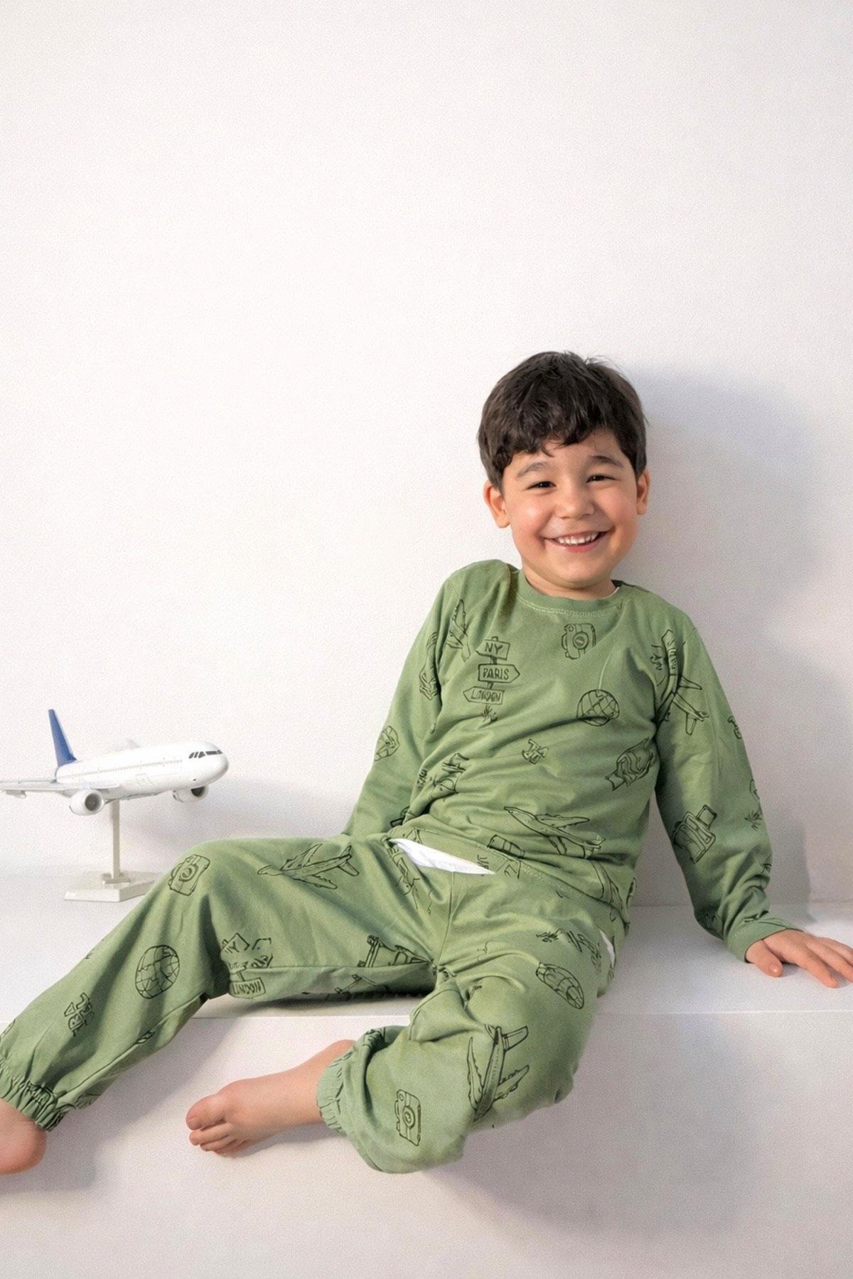 Breeze Erkek Çocuk Pijama Takımı Seyahat Temalı Dünya Gezgini 4-8 Yaş, Haki Yeşil fotoğrafı 2 (önizleme)