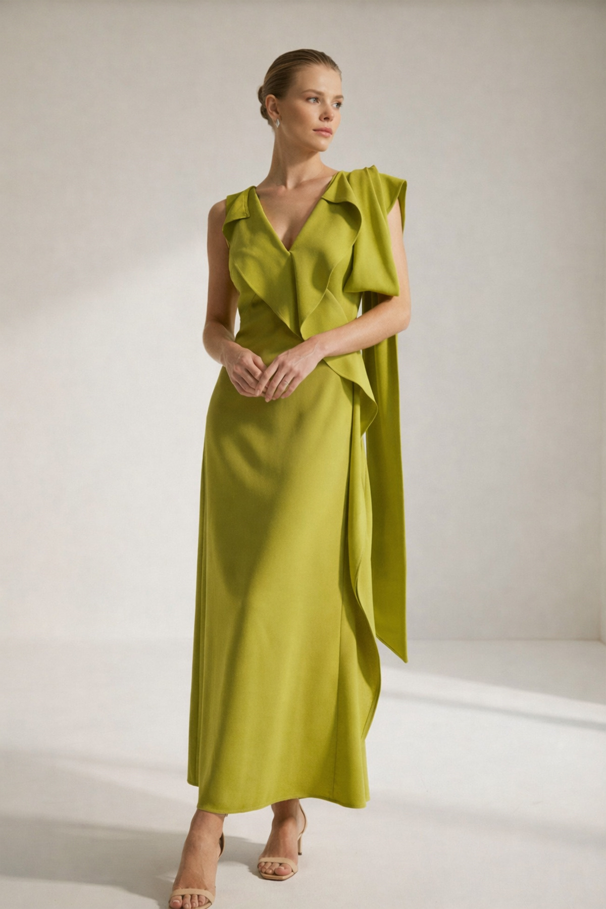 Setre  Yağ Yeşili V Yaka Kolsuz Asimetrik Detaylı Uzun Boy Elbise - Görsel 2