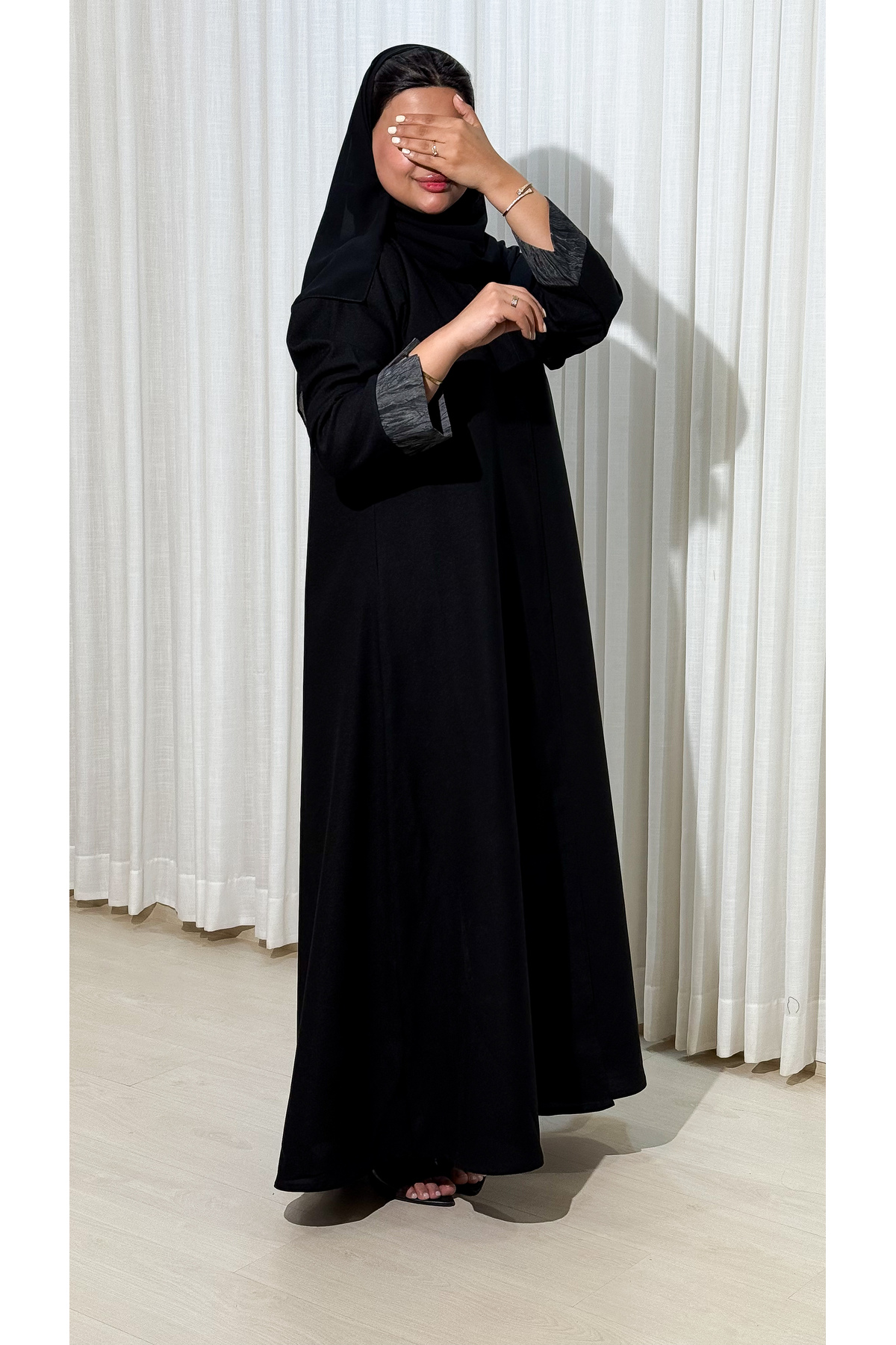 عباية صيفي كتان أسود بقصة نص كلوش مع كسرة خلفية شي...