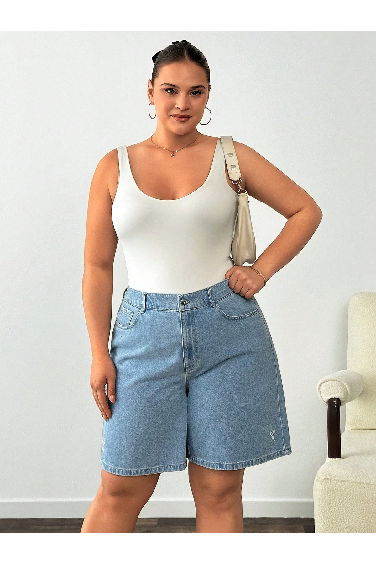 connemara  Jeans Kadın Mavi Battal Denim Şort – Yüksek Bel Rahat Kalıp Günlük Jean Şort - Görsel 4