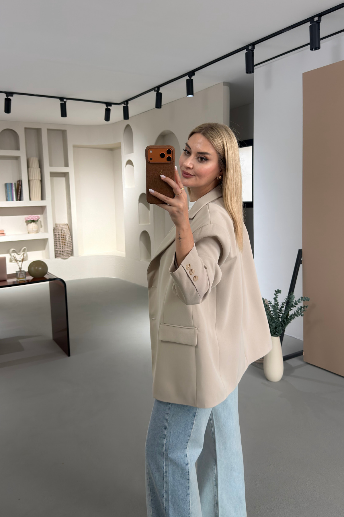 Sezgi Tekin  Oversize Kemik Düğmeli Taş Blazer Ceket - Görsel 3