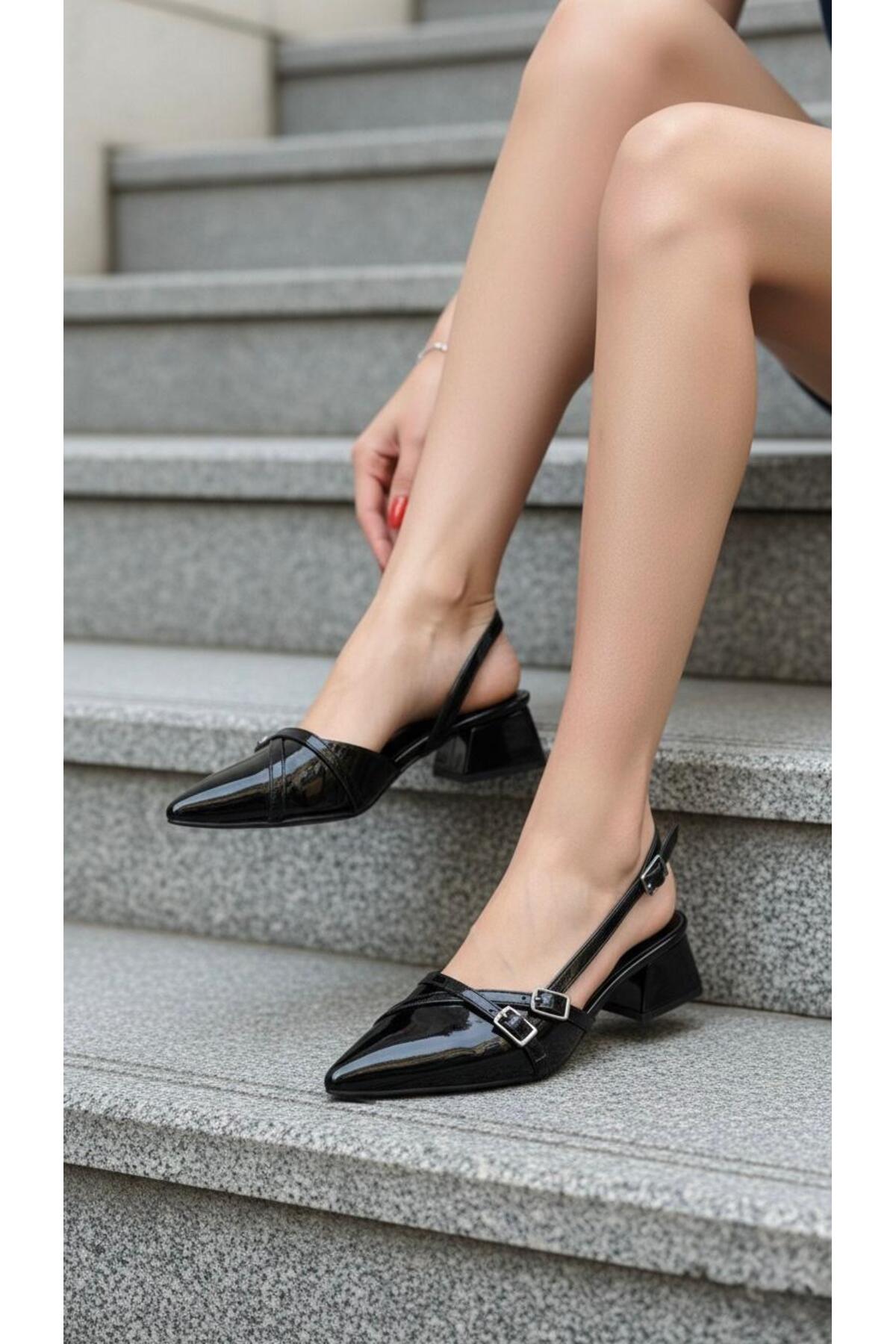 Women's Beatris Black Double Band Pointed Toe Short Heel Casual Flat Classic Shoes