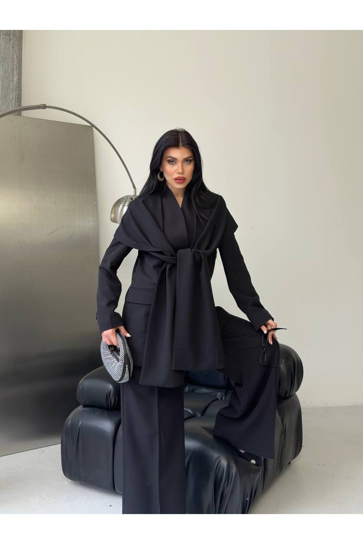 Ensemble femme avec cape détail noir - Görsel 5
