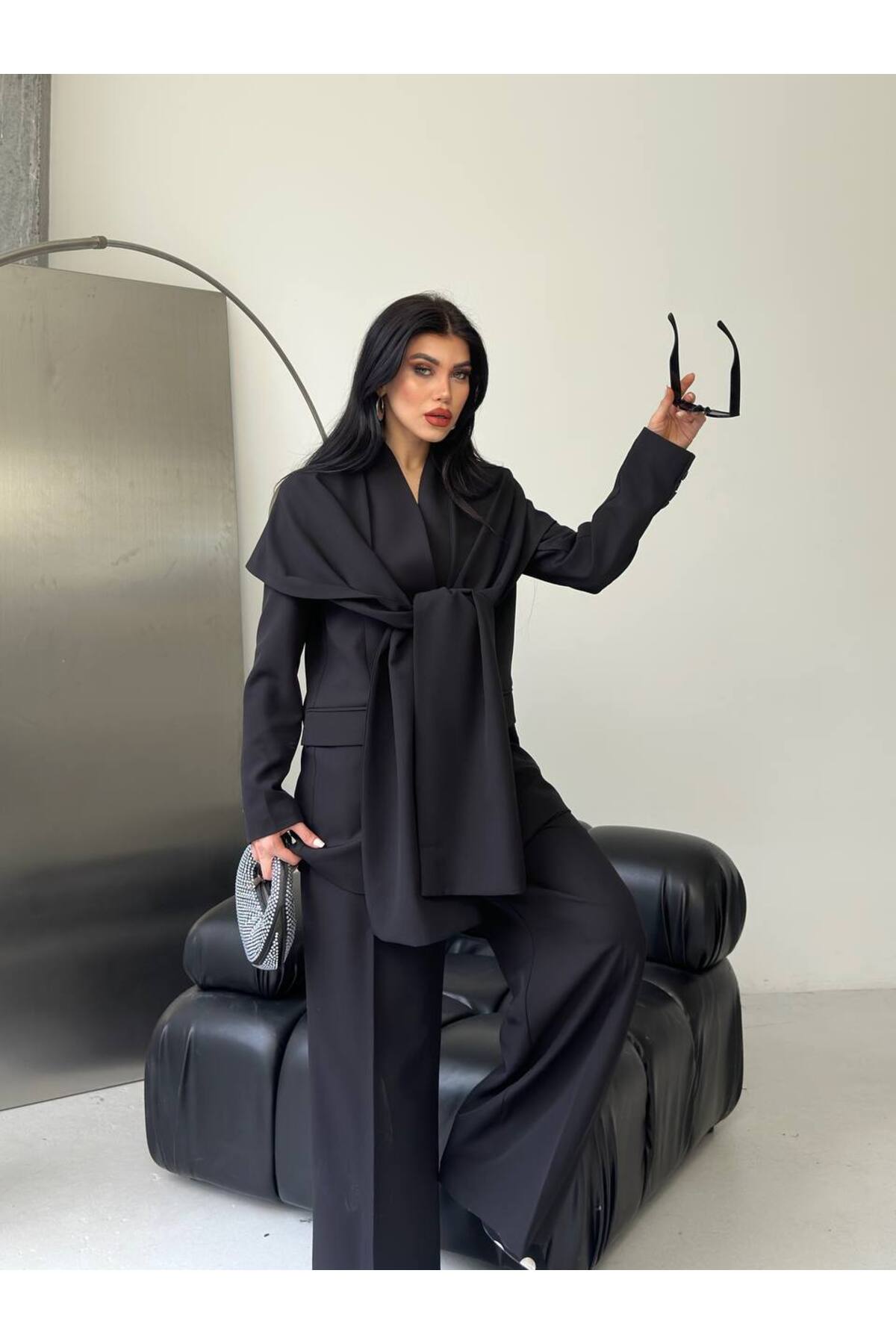 Ensemble femme avec cape détail noir - Görsel 4