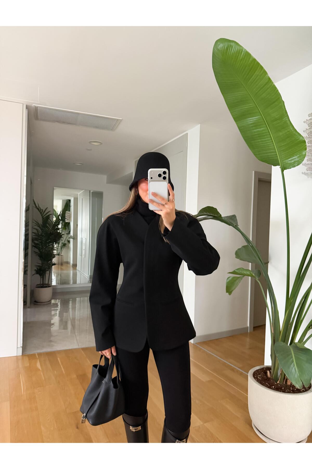 MERVE AKSOY  Özel Seri Premium Belden Oturmalı Ceket - Siyah