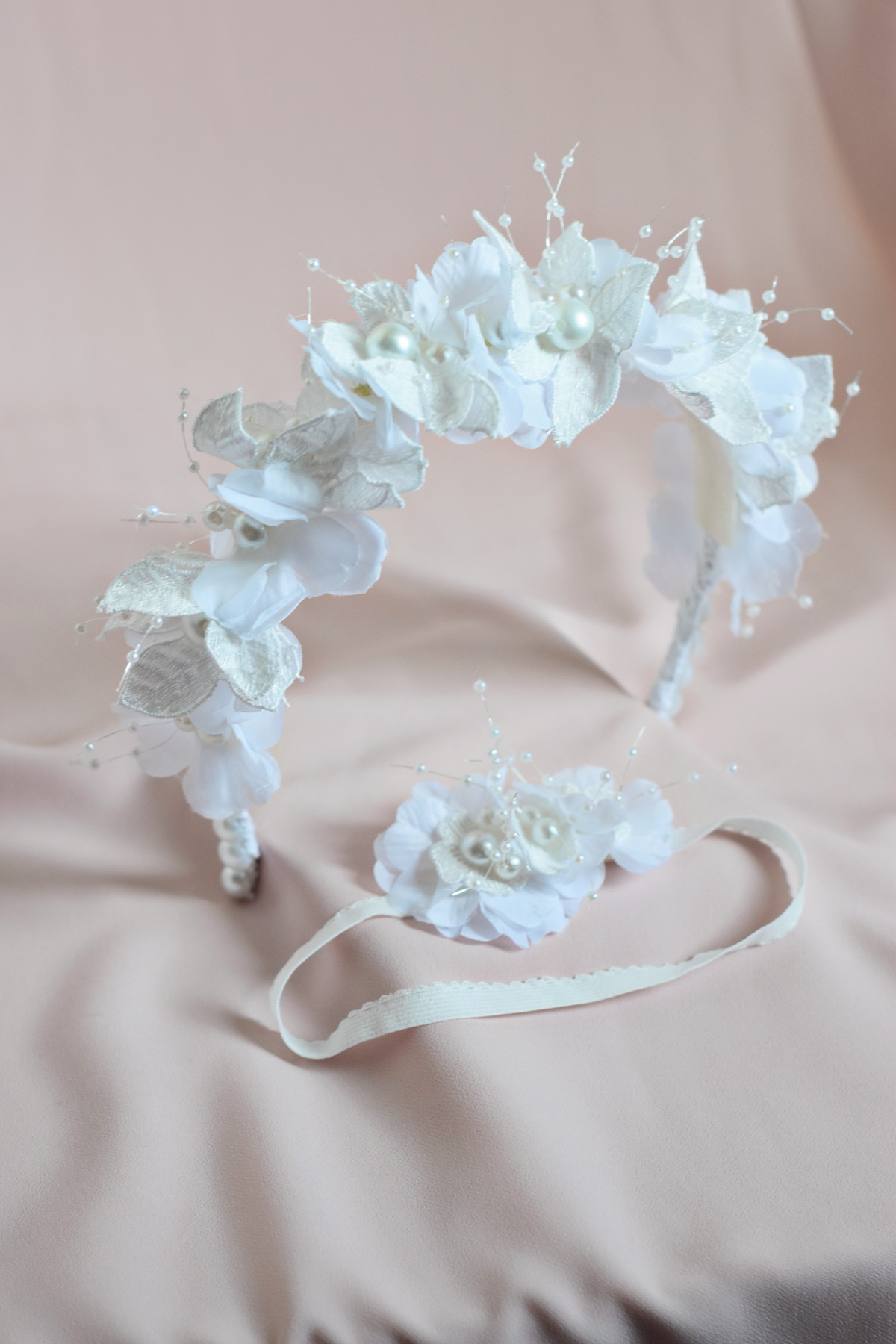 ROYAL ROX Beyaz Lohusa Anne Tacı ve Yenidoğan Bebek Saç Bandı Seti – İnci Detaylı Çiçekli Taç fotoğrafı 3 (önizleme)