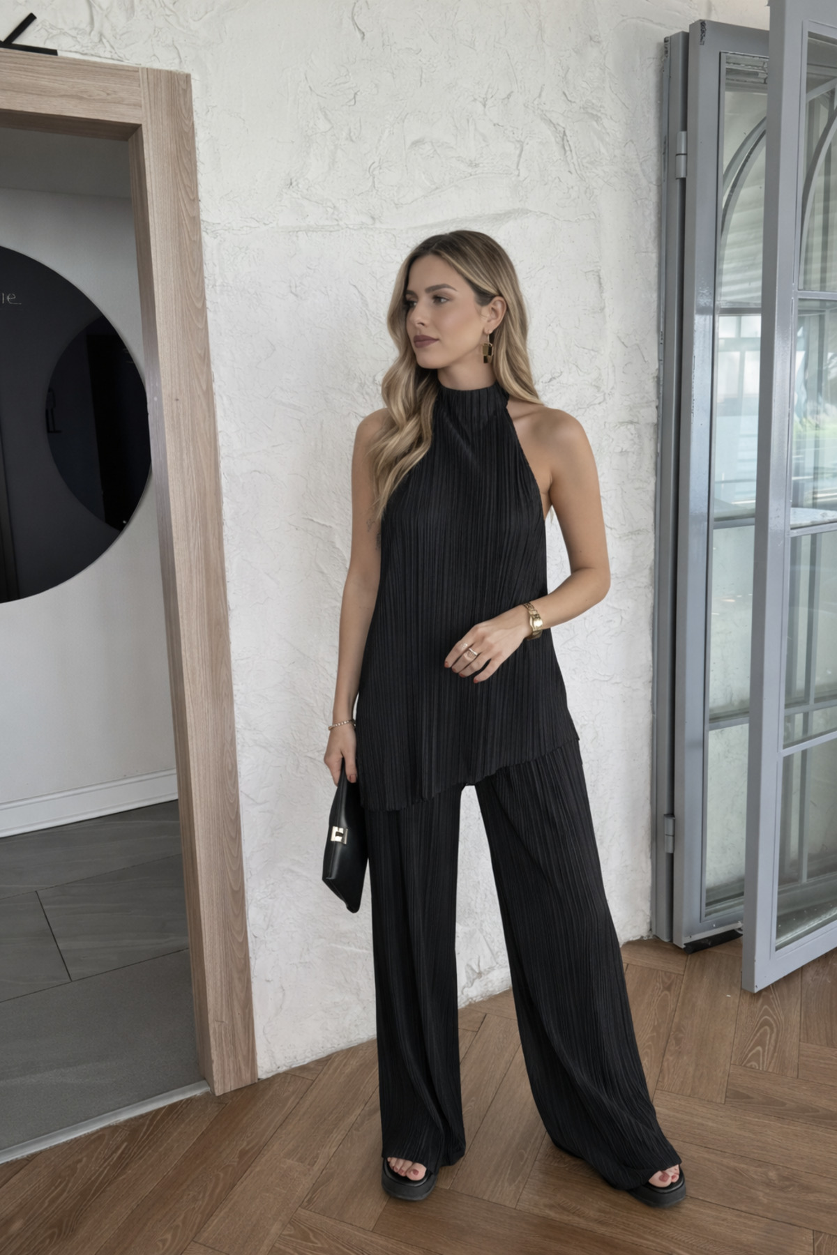 Kadın Sırt Açık Piliseli İkili Takım – Halter Yaka Bluz & Pantolon