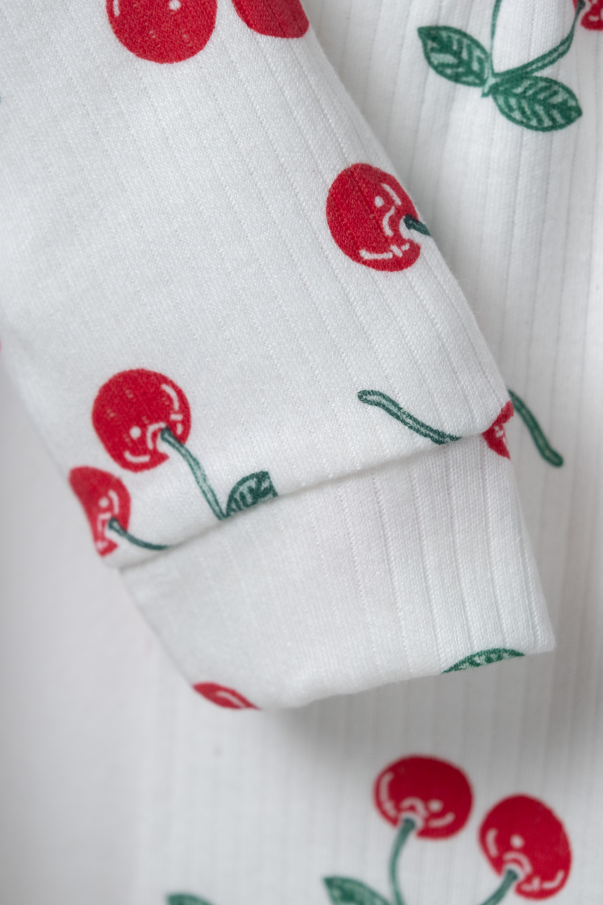 TWOO KİDS Kız Bebek&Çocuk 2'li %100 Organik Kirazlı Pijama Takımı Düğmeli Set fotoğrafı 3 (önizleme)