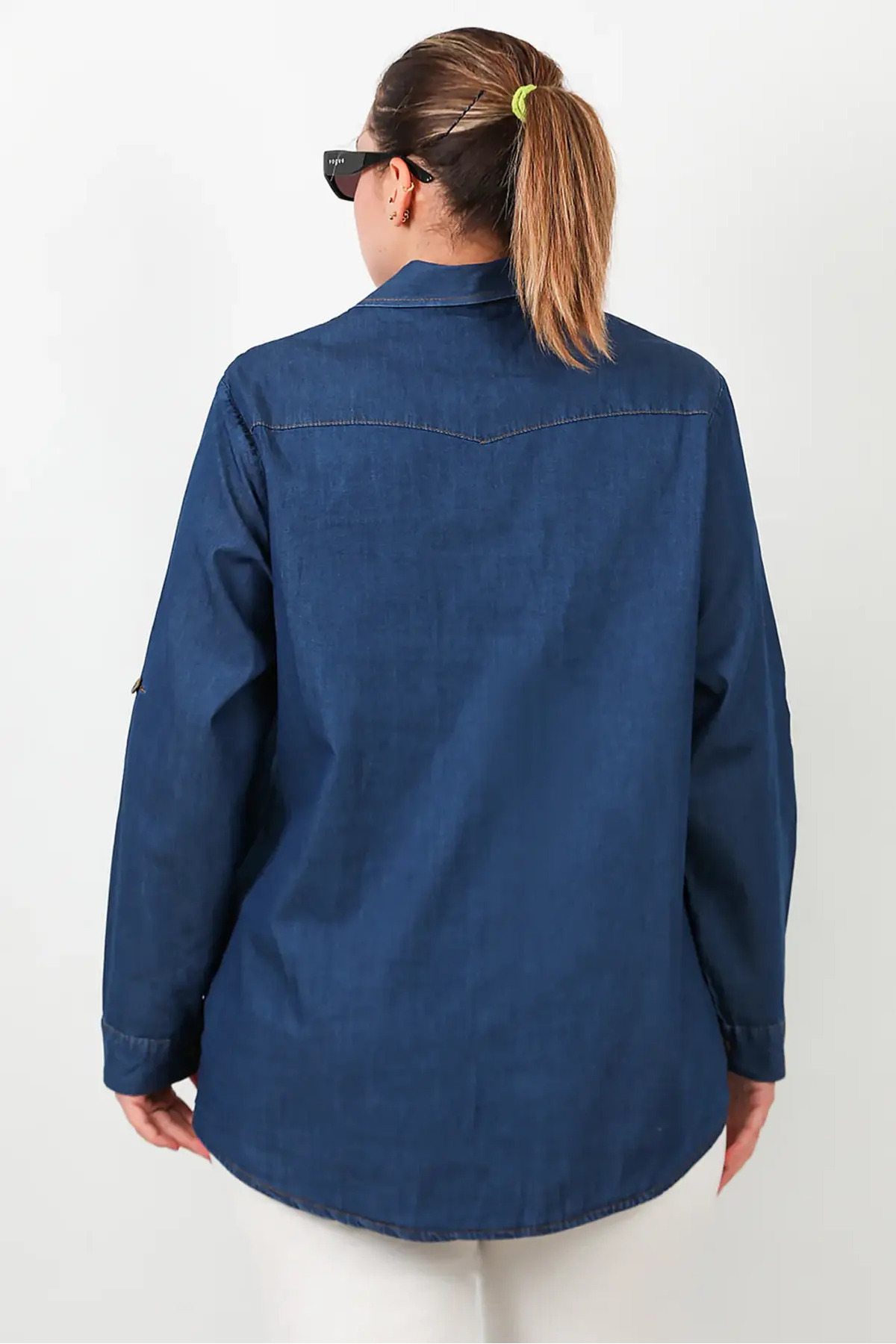 FOR ESRA BIG TREND  Kadın Büyük Beden Kol ve Yan Apoletli Katlamalı Küçük Kapaklı Cep Dokuma Düğmeli Kot Gömlek - Görsel 5