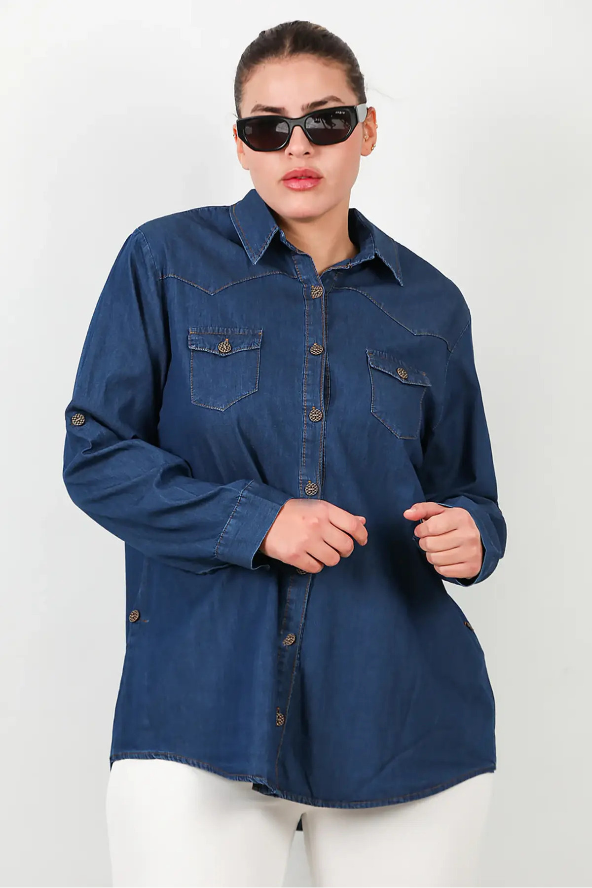 FOR ESRA BIG TREND  Kadın Büyük Beden Kol ve Yan Apoletli Katlamalı Küçük Kapaklı Cep Dokuma Düğmeli Kot Gömlek - Görsel 3