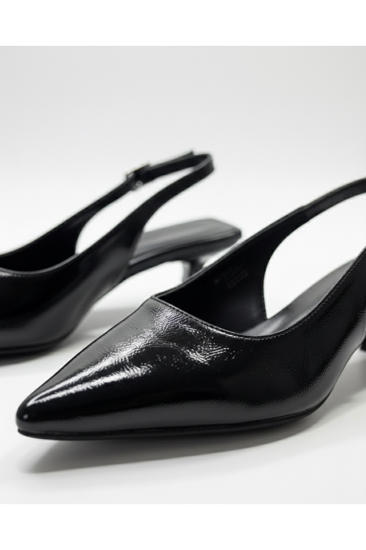 BonuStep  Kitten Kadın Siyah Rugan Sivri Burun Stiletto Kısa Topuklu Ayakkabı 4 cm - Görsel 4