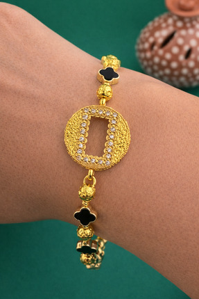 charmove ile kendinizi şımartın Gram Takılabilir Altın Renginde Siyah yonca M...