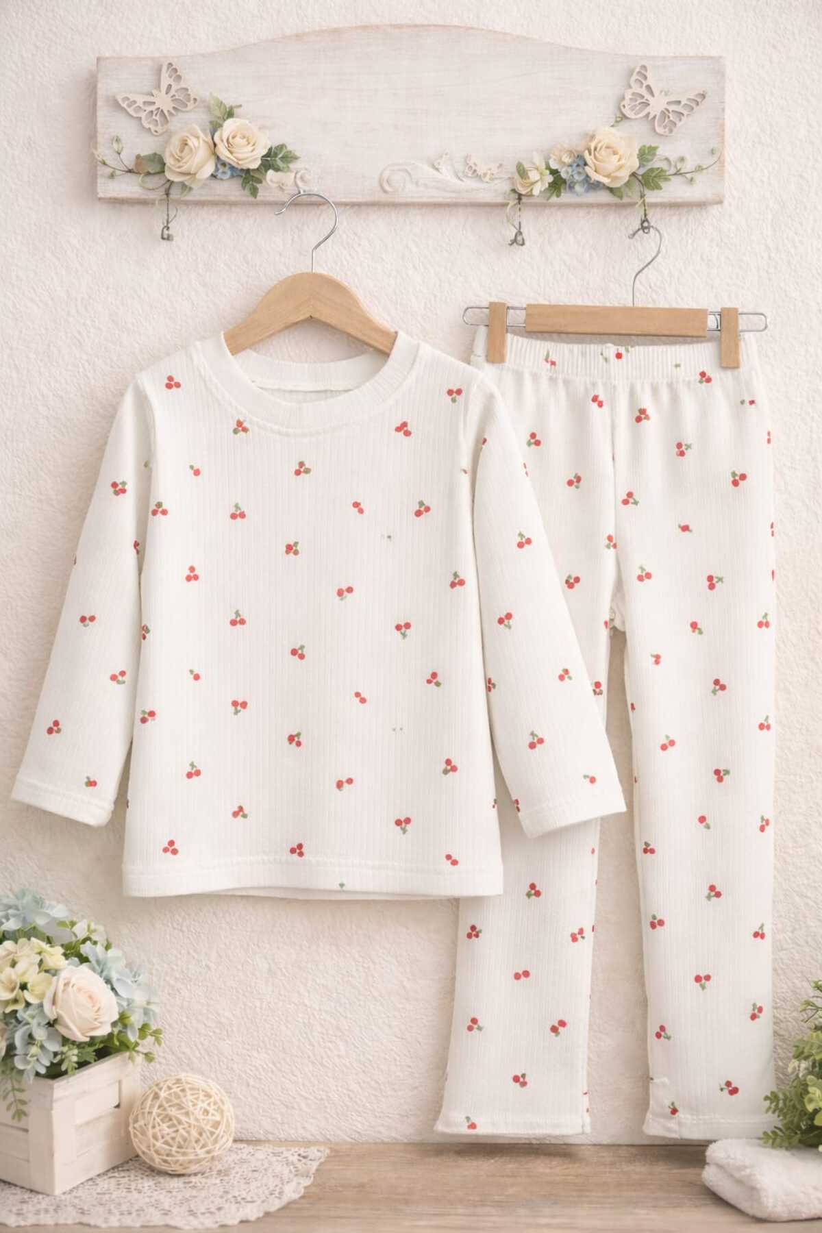 krm kerem bebe Yeni Sezon %100 Pamuk Likralı Desenli Kız Çocuk Pijama Takımı fotoğrafı 4 (önizleme)