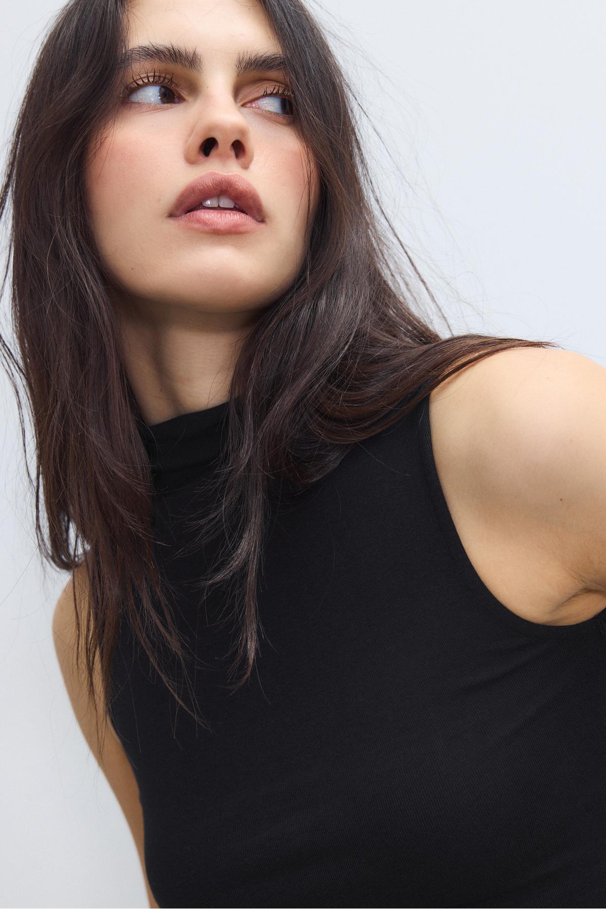 Stradivarius  Dik yaka kolsuz t-shirt - Görsel 4