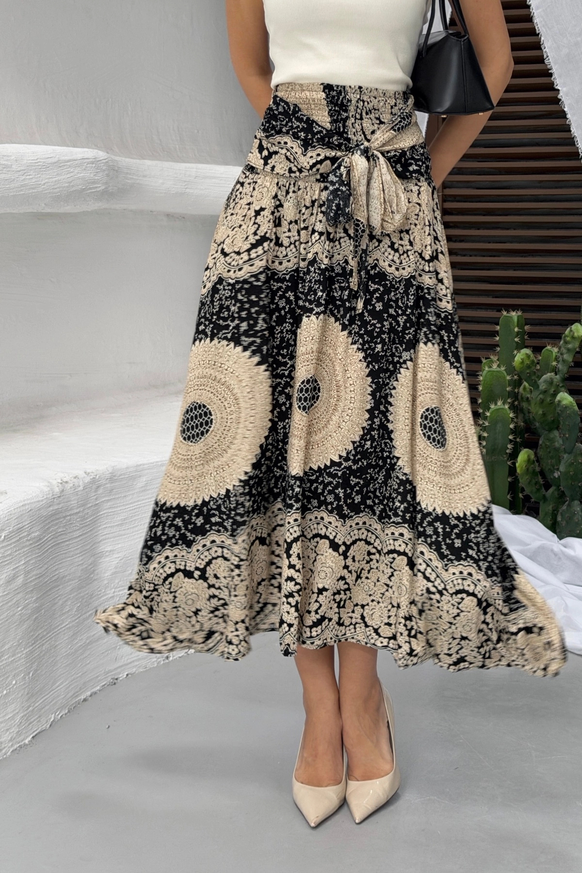Lusin  Kadın Siyah Yüksek Bel Bağlama Detaylı Şık Etnik Desenli Asimetrik Kesim Midi Etek - Görsel 6