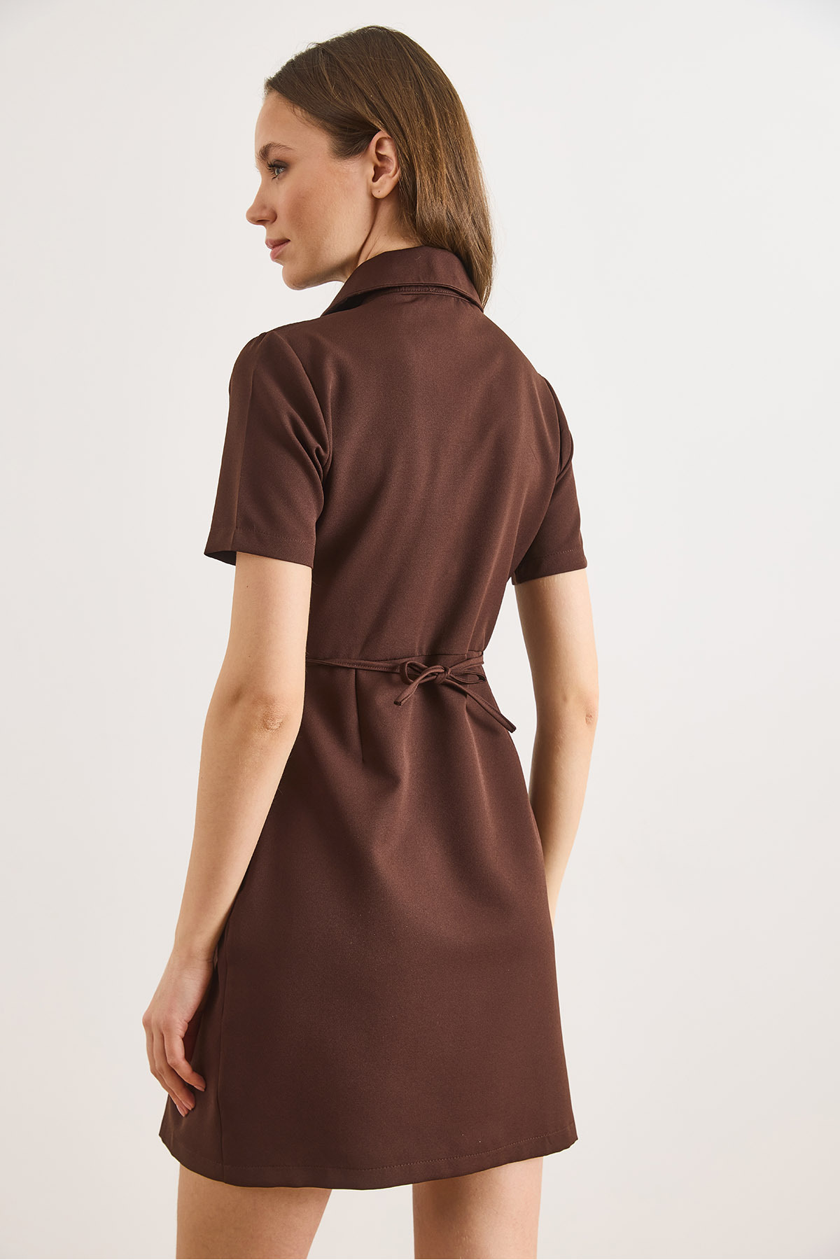 Olalook  Kadın Kahverengi Yarıya Kadar Düğmeli Kemerli Mini Kloş Elbise ELB-19002591 - Görsel 7