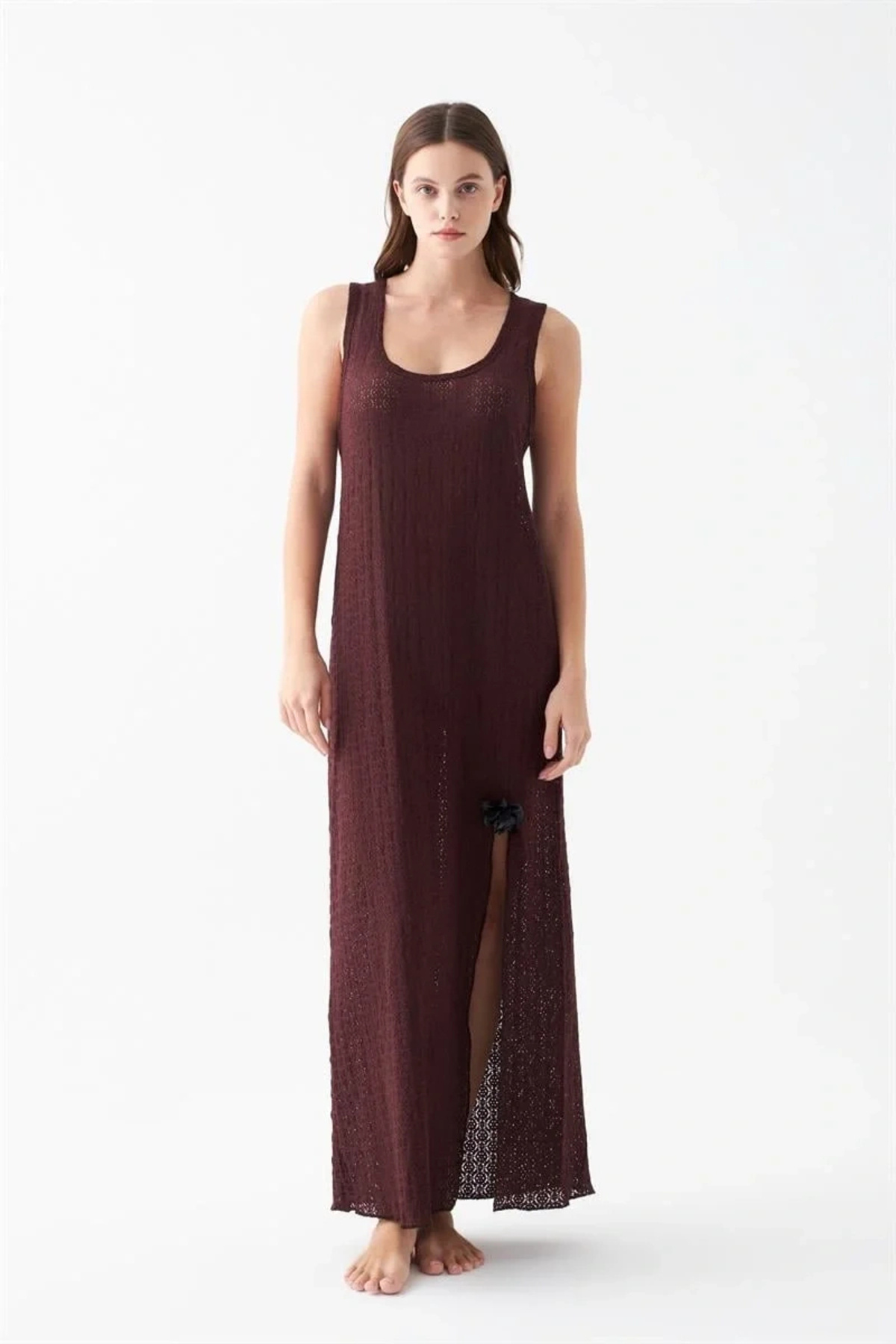 Çamaşır Kenti Kadın Mürdüm Dantel Dokulu Yırtmaçlı Uzun Gecelik – Zarif ve Rahat Uyku Geceliği