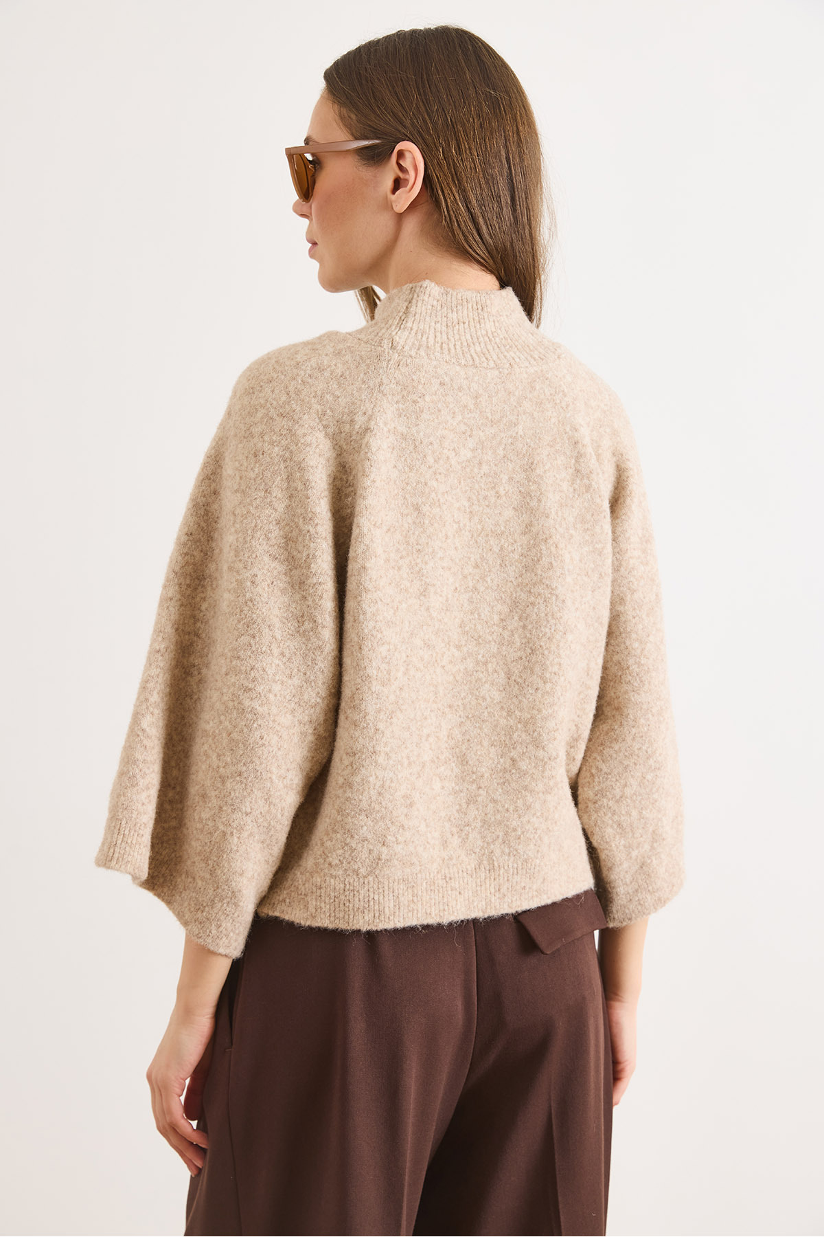 Olalook  Kadın Sütlü Kahve Yarım Balıkçı Nakışlı Truvakar Kol Triko Kazak KZK-19001166 - Görsel 6