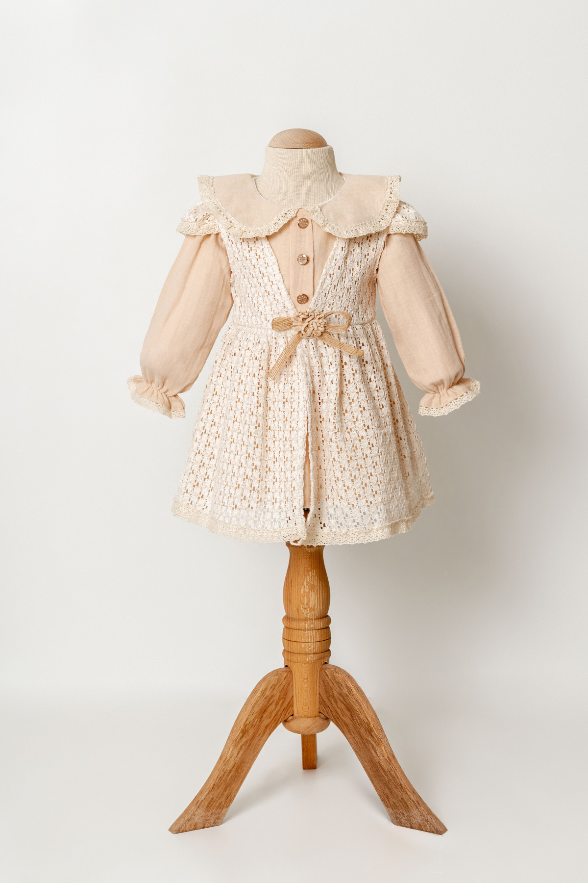 Bebezade Kız Bebek Viola Dantel Jileli Fırfır Yakalı Müslin Elbise fotoğrafı 2 (önizleme)