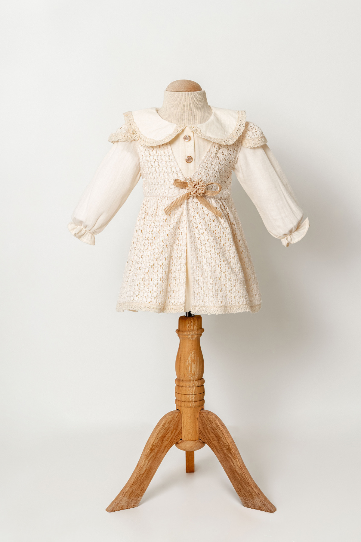 Bebezade Kız Bebek Viola Dantel Jileli Fırfır Yakalı Müslin Elbise fotoğrafı 2 (önizleme)