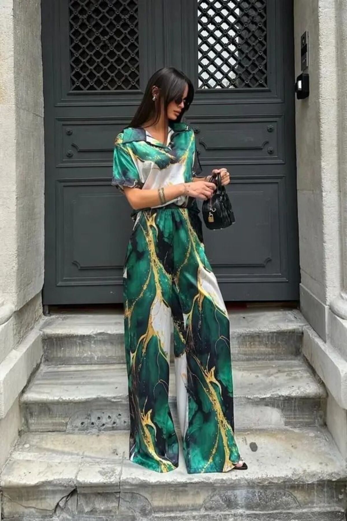 02Lady Fashion Mintás szatén anyagú, széles szárú ing-nadrág szett