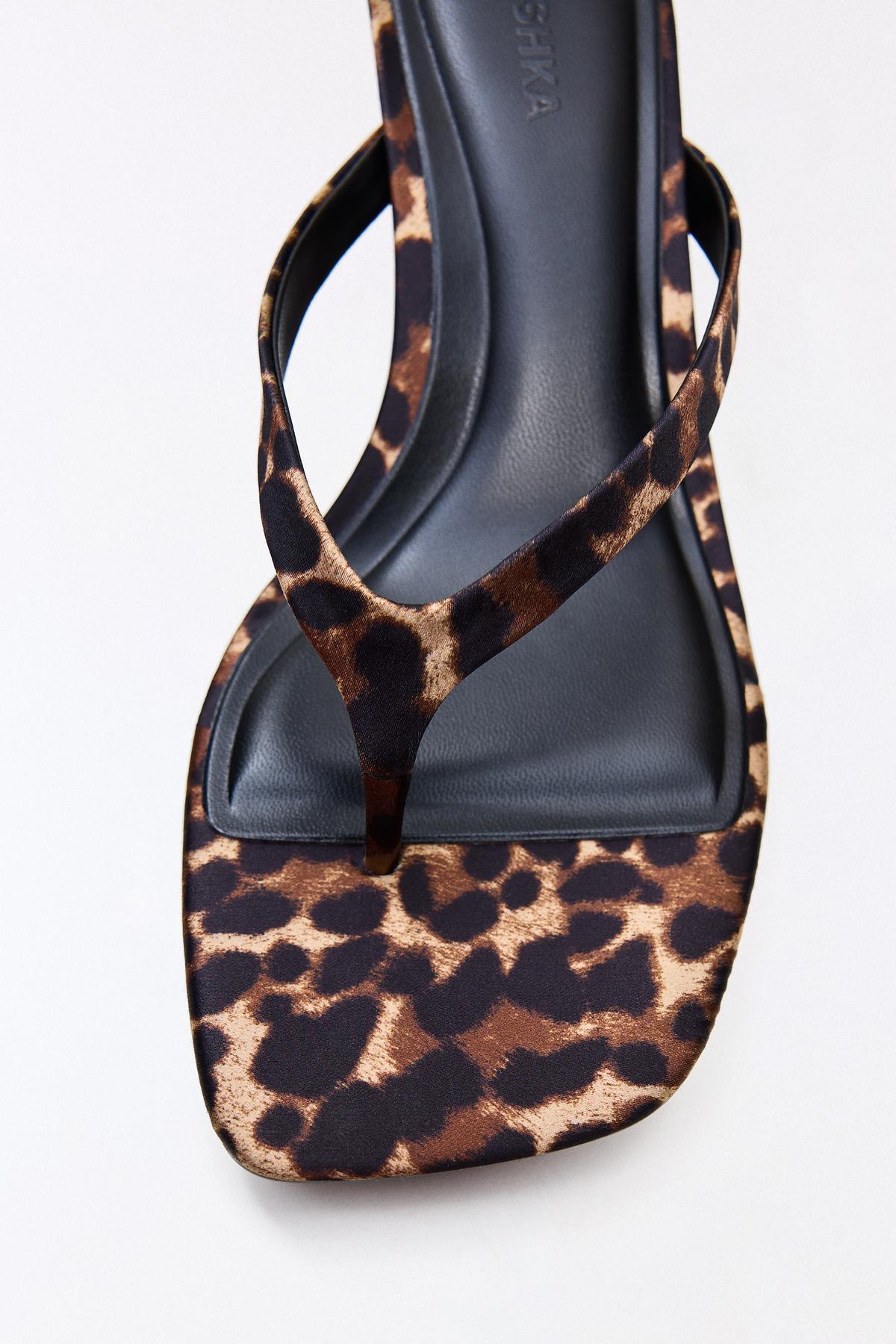 Bershka  Parmak arası topuklu sandalet - Görsel 4