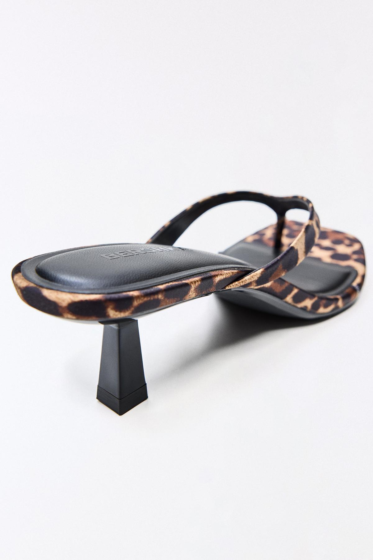 Bershka  Parmak arası topuklu sandalet - Görsel 3