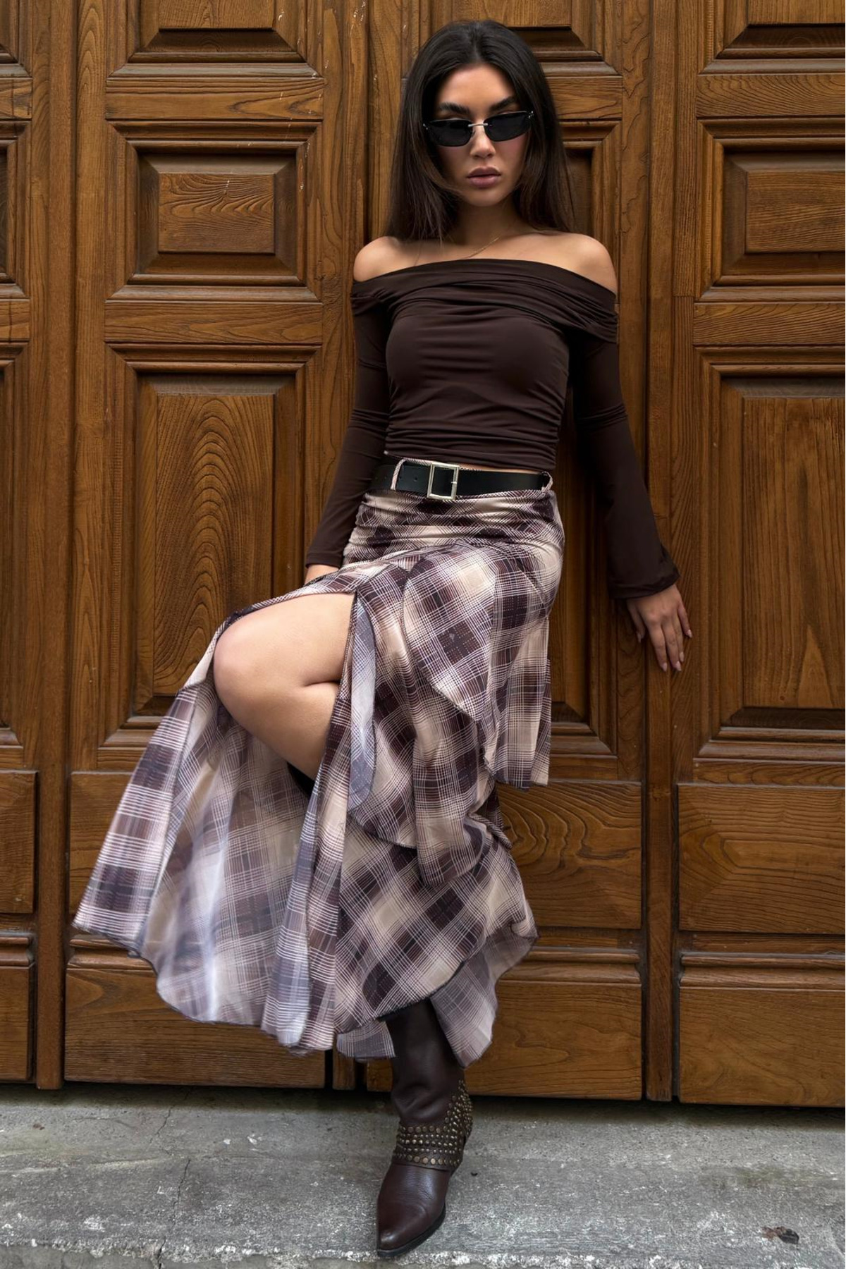 Madmext  Kahverengi Kemerli Yırtmaçlı Ekose Desen Volanlı Etek MG2715 - Görsel 3