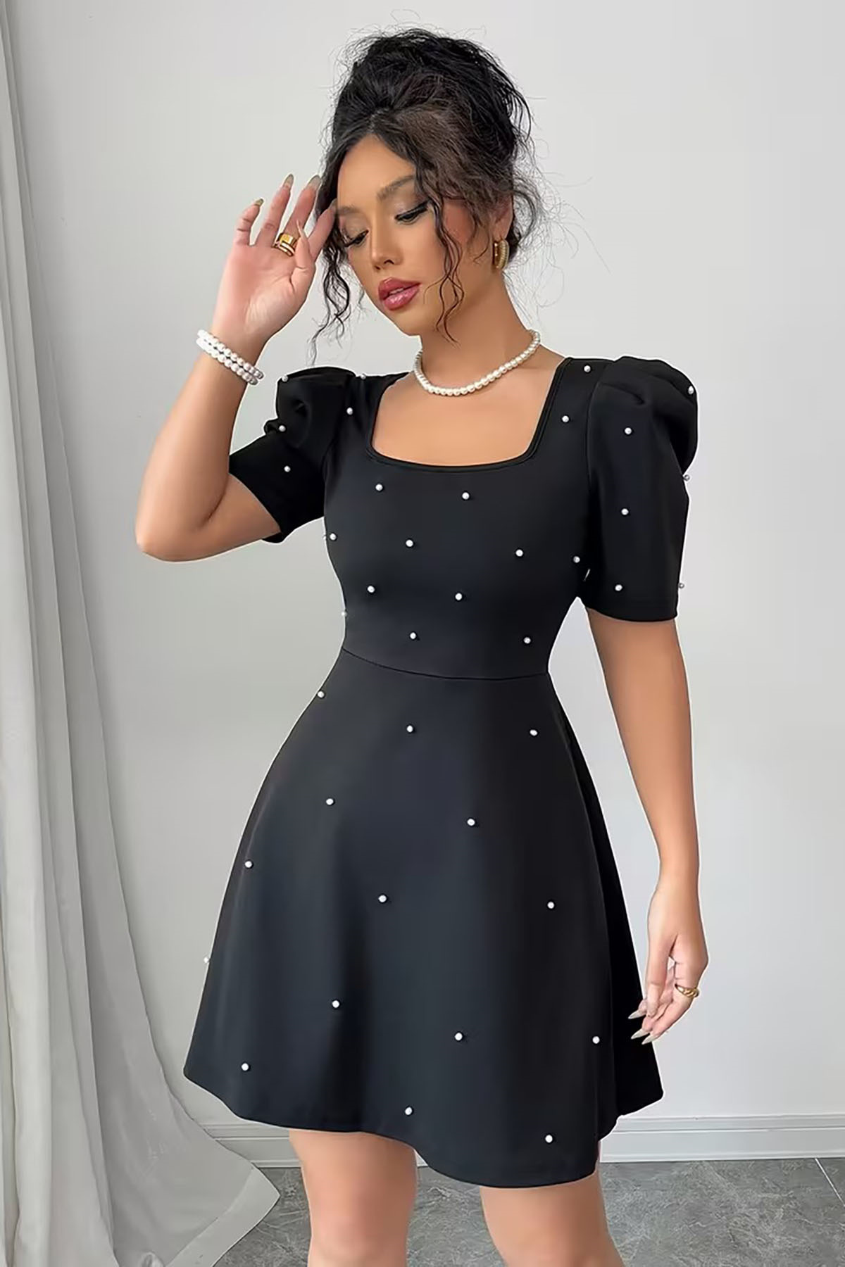 deafox  Siyah Kısa Kollu Kare Yaka İnci Detay Mini Krep Kumaş Elbise - Görsel 3