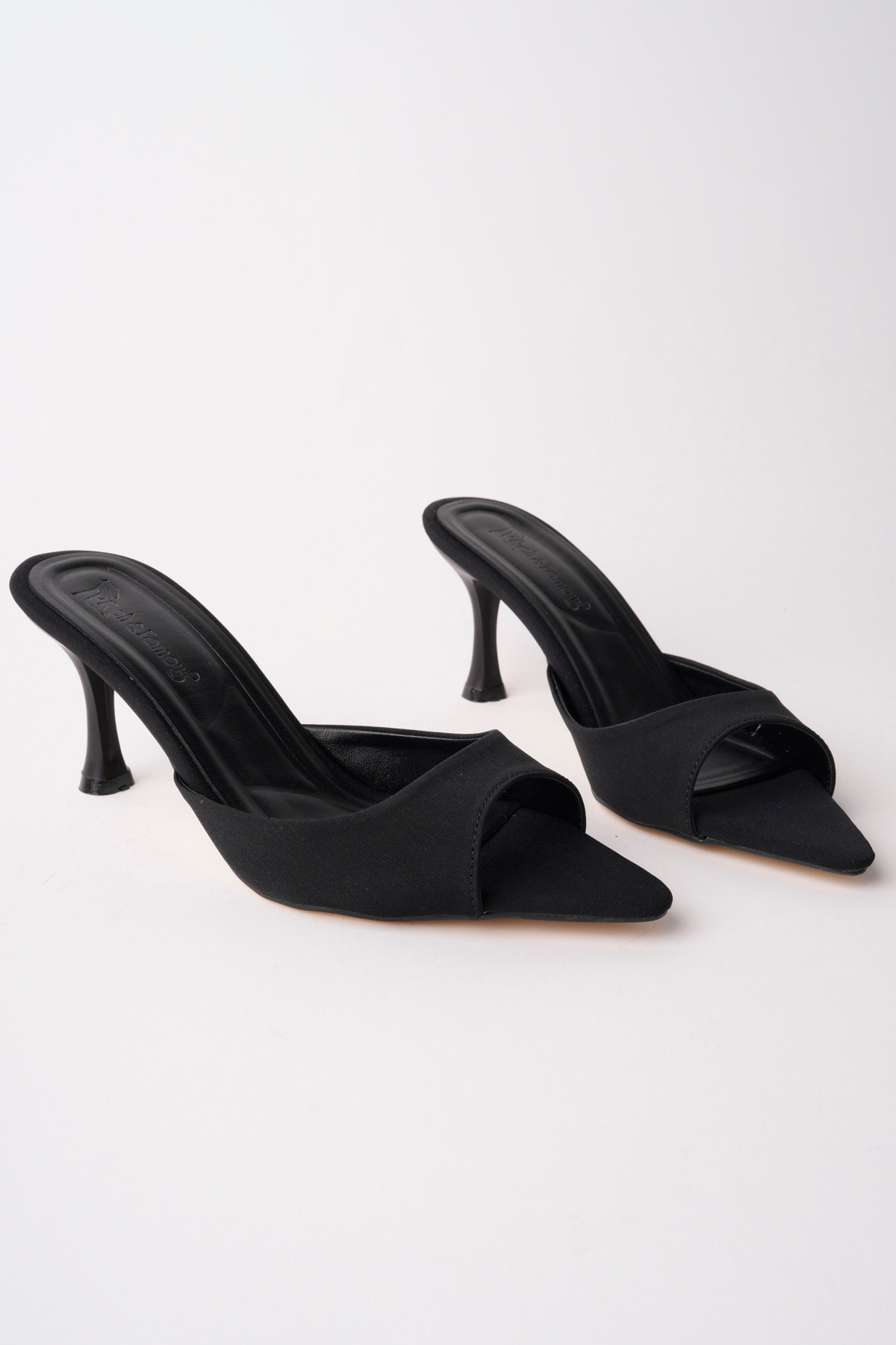 NOBLE TREAD SHOES Kadın Sivri Burun İnce Topuk 7 cm Şık Terlik Sandalet