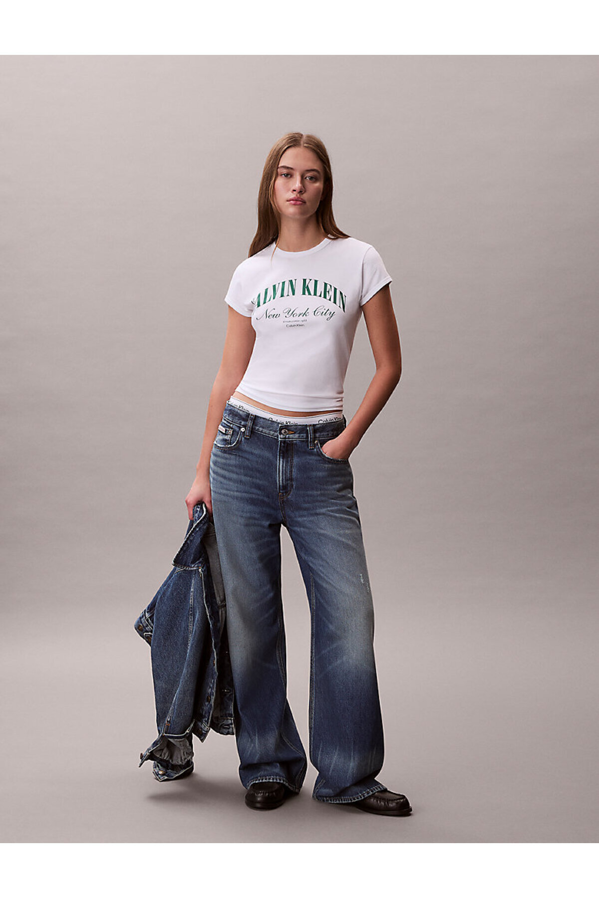 Calvin Klein Women's Ss Baby Logo Graphic Detailed T-Shirt