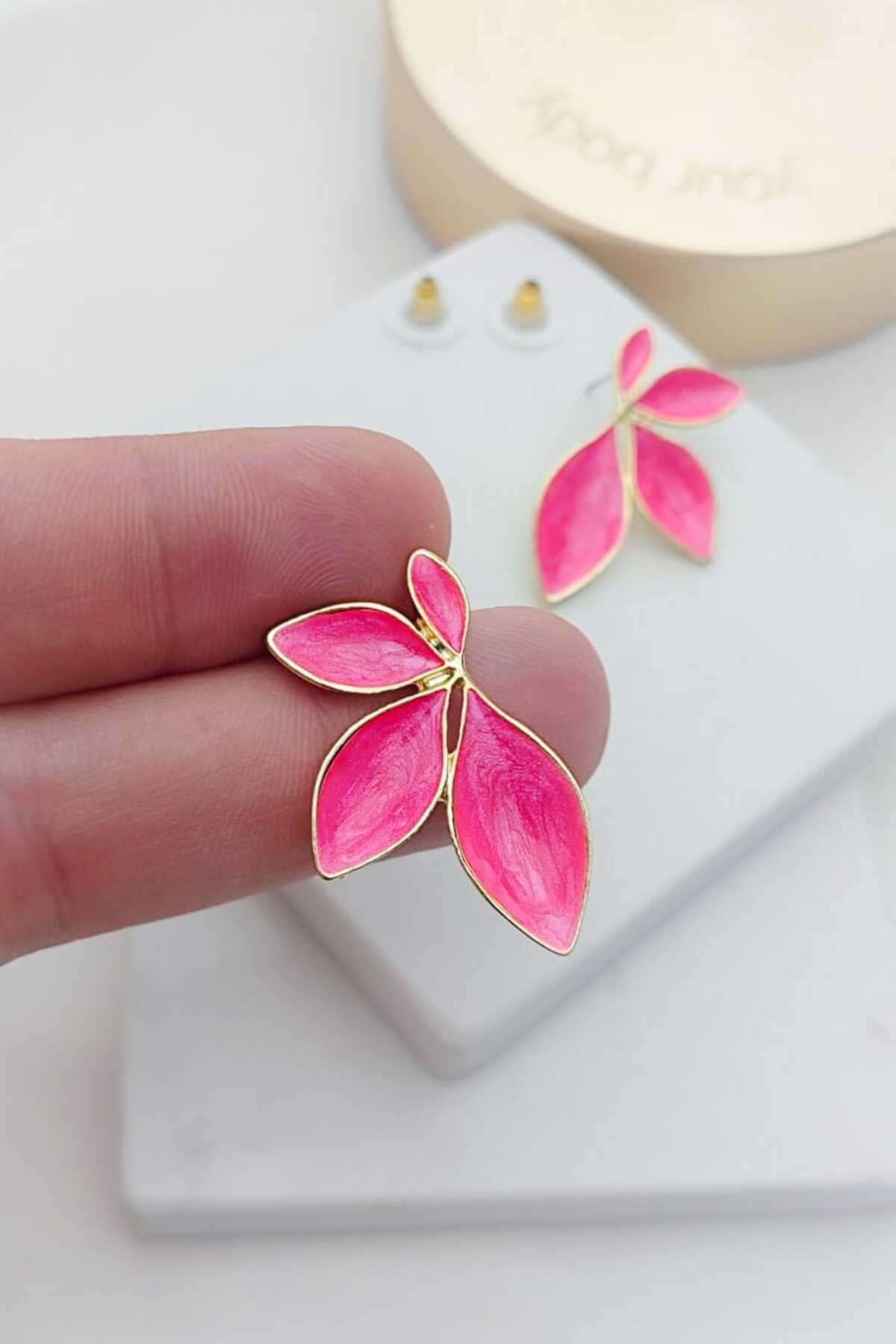 Pink Pearl Iconic Gold Leaf Women's Earrings