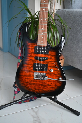 Ibanez Gio GRX70QA Elektro Gitar (Askı+Kılıf+Jack+Pena+akort aleti hediye)