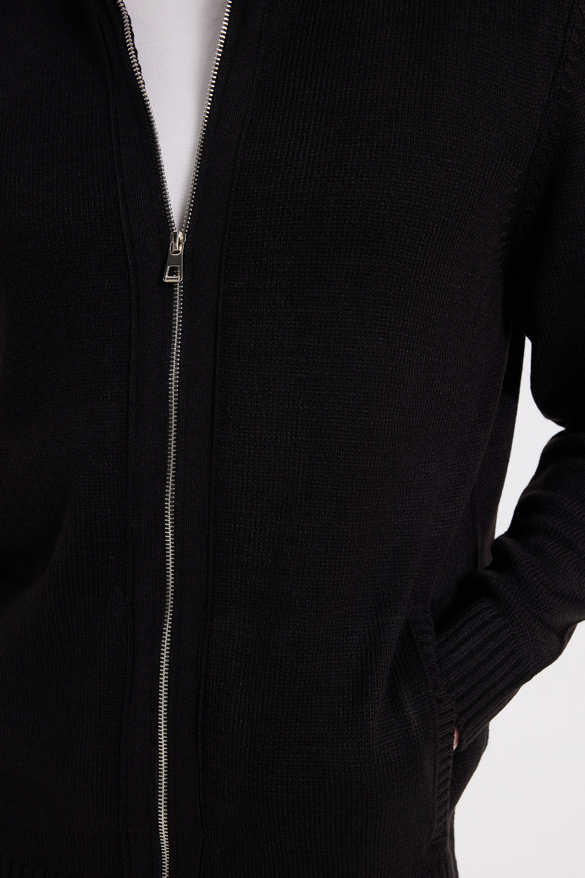 Tudors  Erkek Standart Fit Normal Kesim Fermuarlı Siyah Hırka - Görsel 4