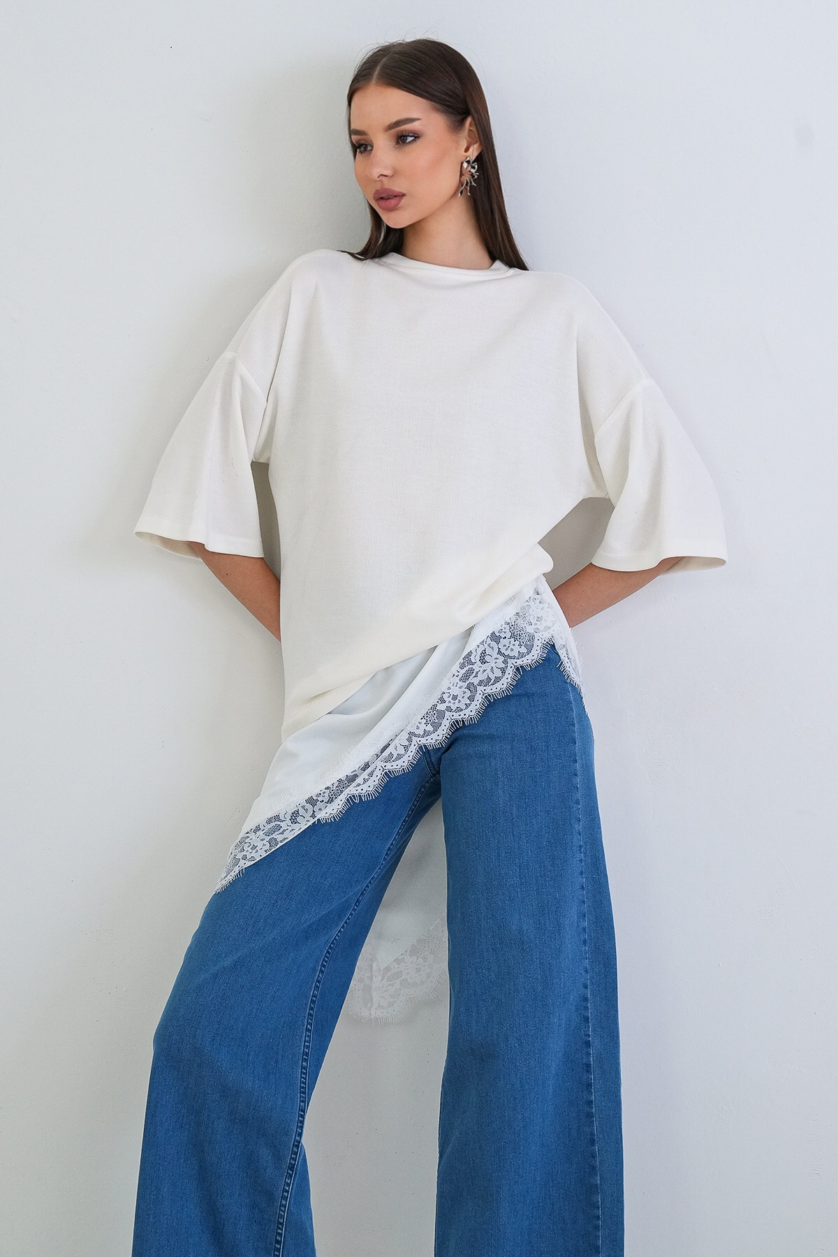 Trend Alaçatı Stili Γυναικείο λευκό μπλουζάκι με δαντέλα σε oversize στυλ Alc...