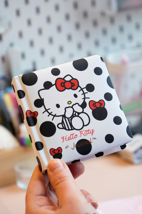Victoria's Journals Hello Kitty Mini Square Journal 9x9 cm 192 sayfa 100 gr.