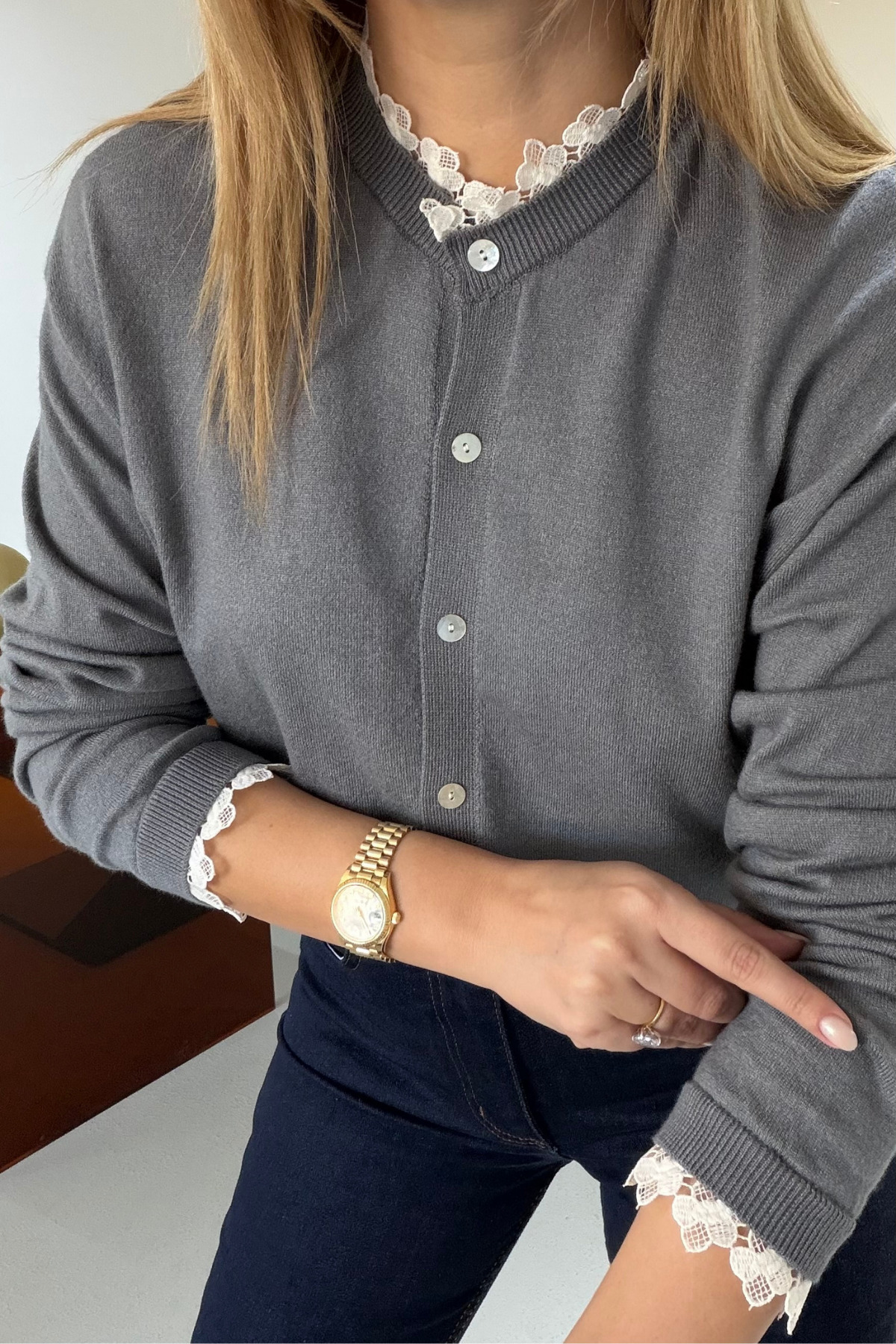 Sezgi Tekin  Güpür Detay Düğmeli Gri Hırka - Görsel 3