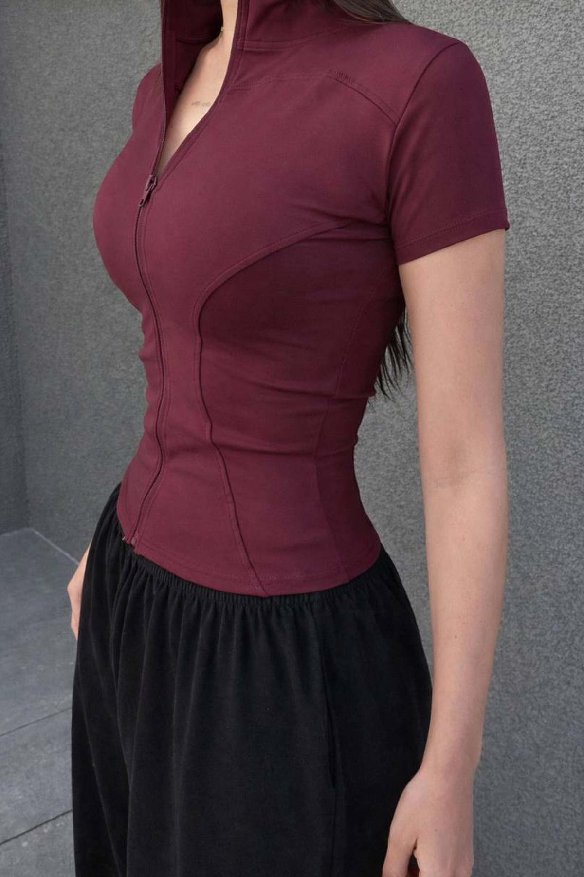 İlayda Toprak  Merso Kadın Kısa Kollu Fermuarlı Bordo Fitness Spor Bluz - Görsel 3