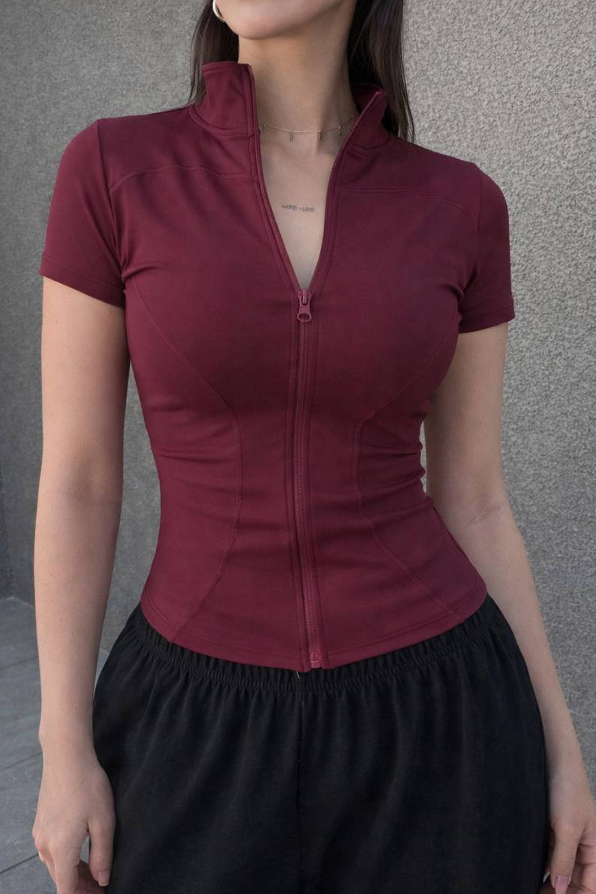 İlayda Toprak  Merso Kadın Kısa Kollu Fermuarlı Bordo Fitness Spor Bluz